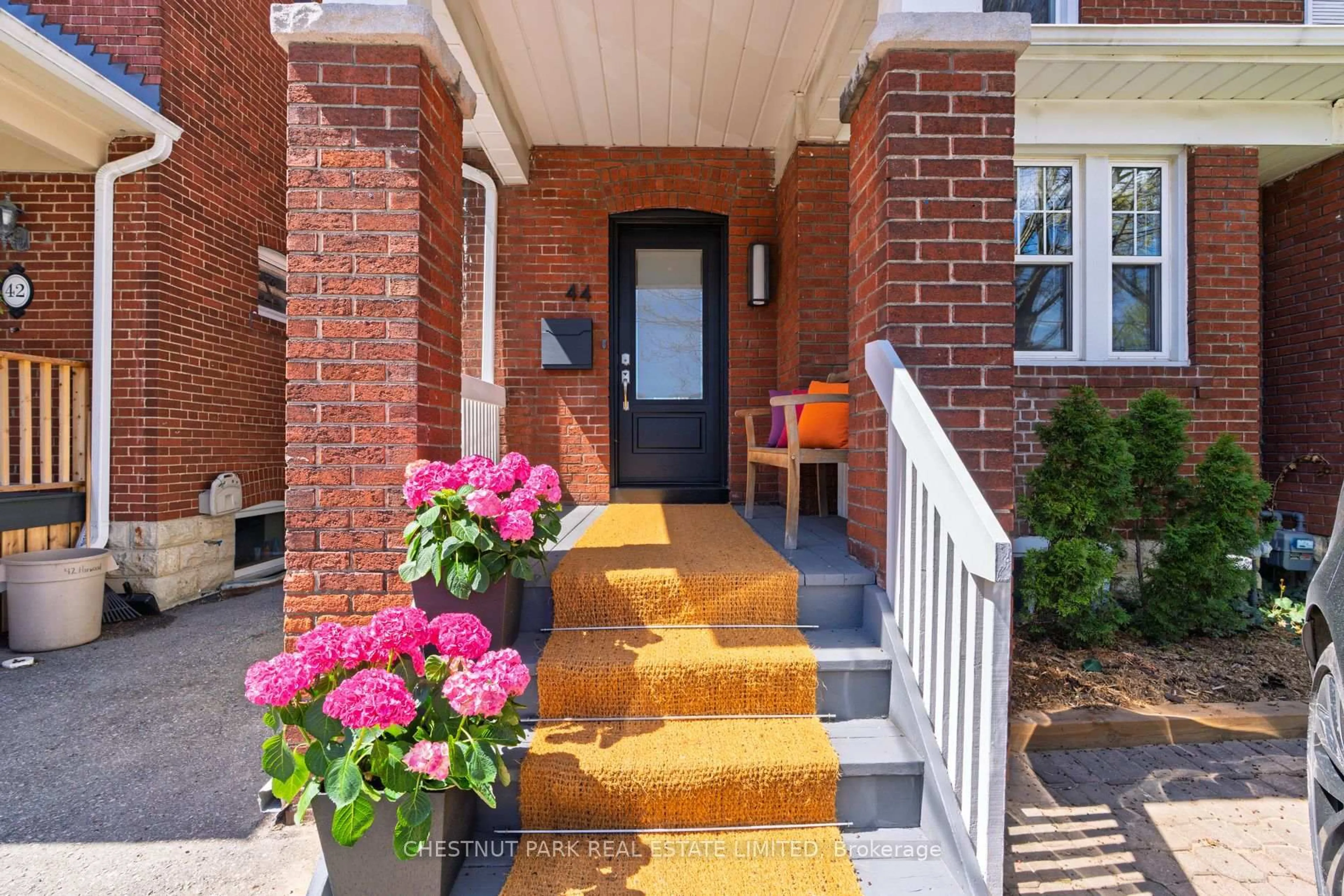 Indoor entryway for 44 Harwood Rd, Toronto Ontario M4S 2P3