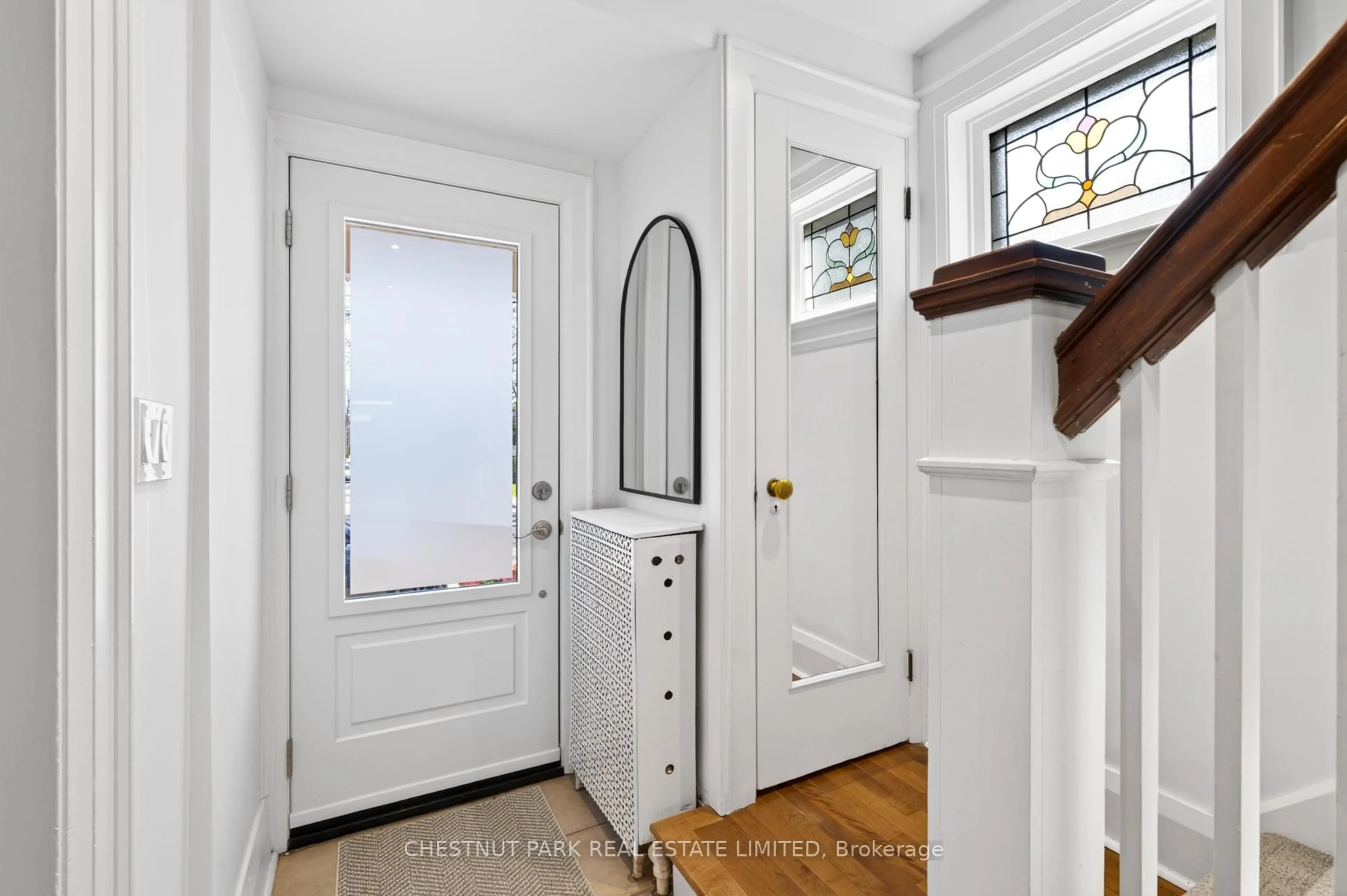 Indoor entryway for 44 Harwood Rd, Toronto Ontario M4S 2P3