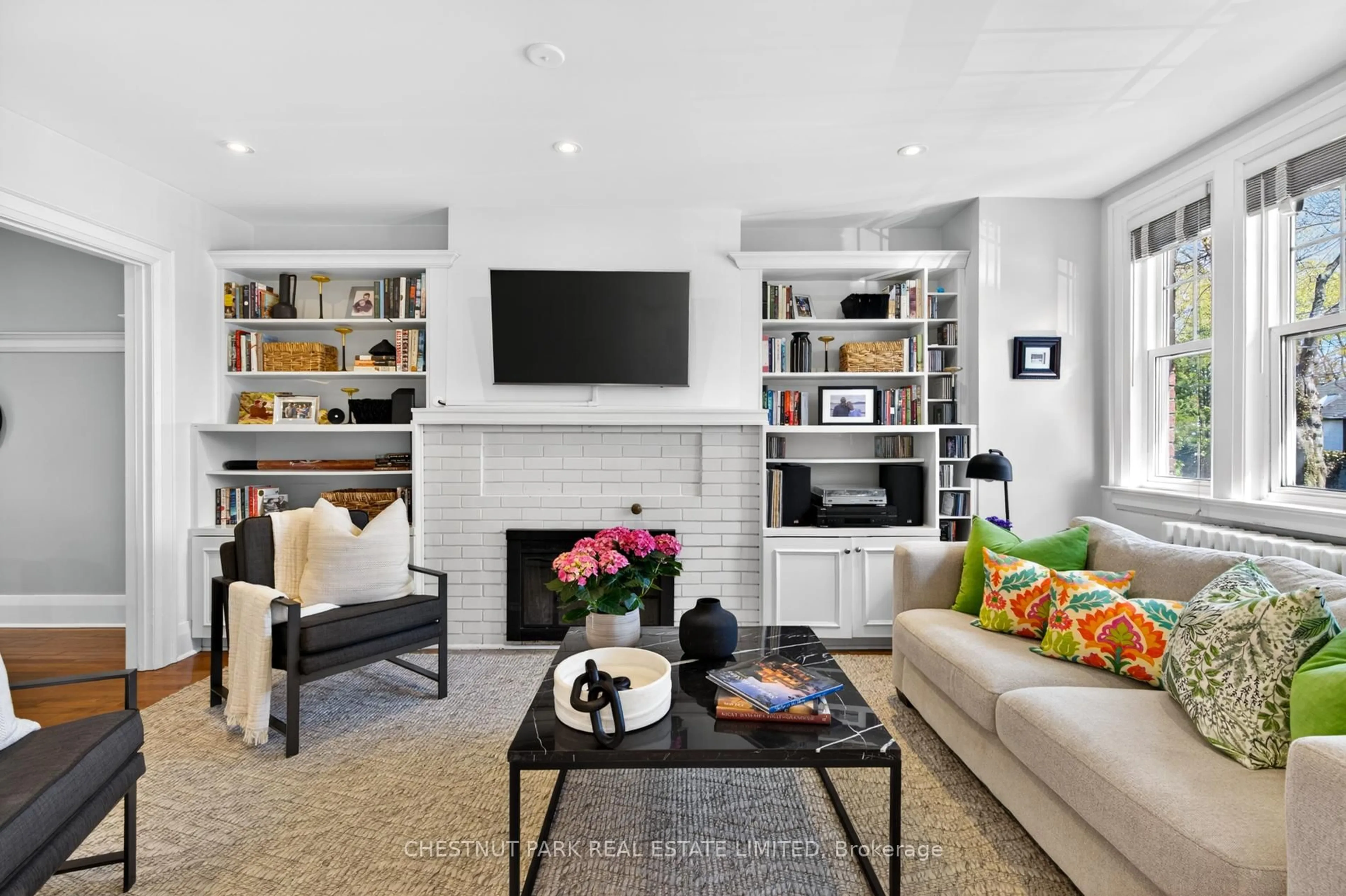 Living room with furniture, unknown for 44 Harwood Rd, Toronto Ontario M4S 2P3