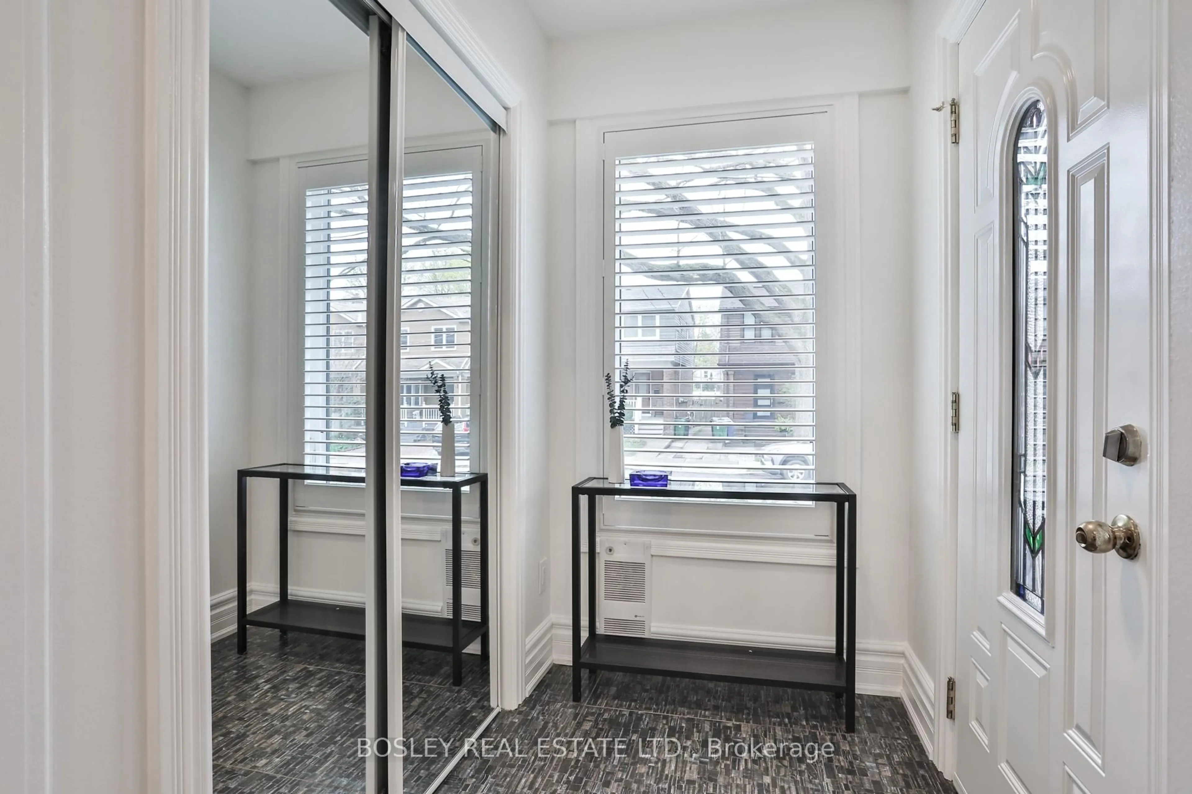 Unknown for 489 Balliol St, Toronto Ontario M4S 1E1