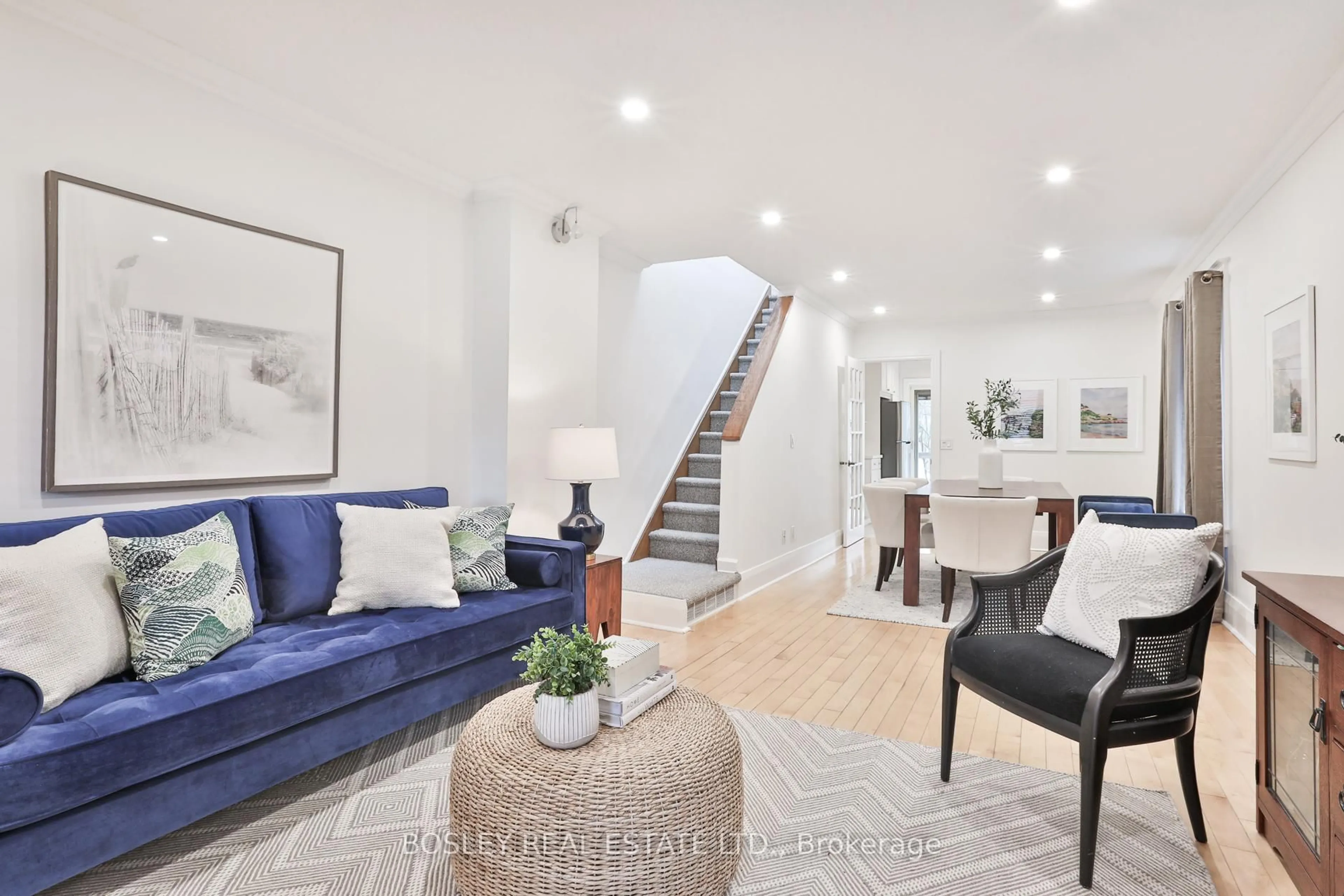 Living room with furniture, unknown for 489 Balliol St, Toronto Ontario M4S 1E1