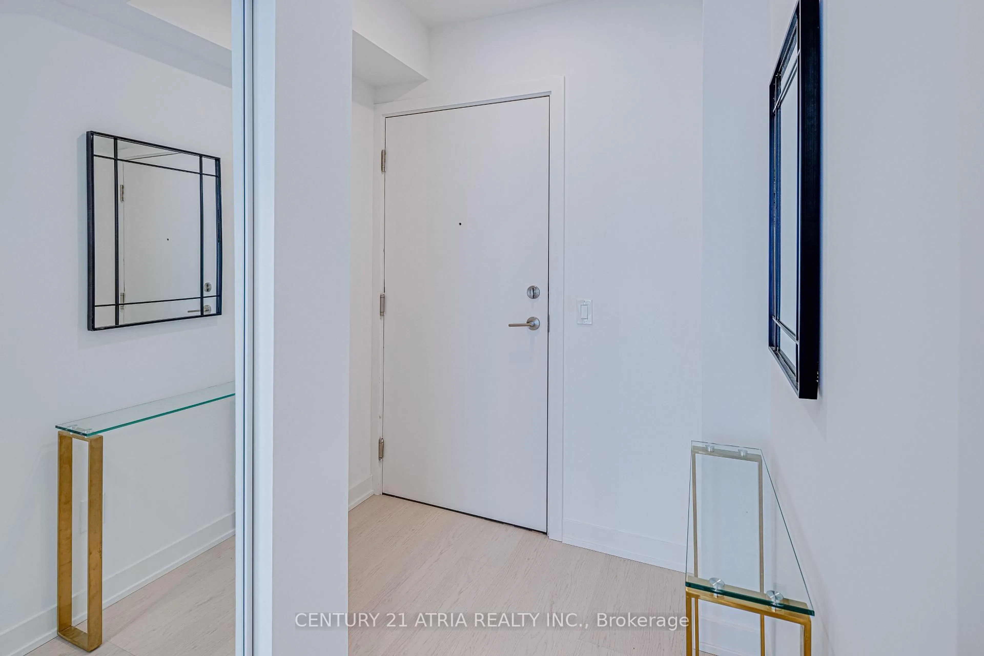 Indoor entryway for 252 Church St #3707, Toronto Ontario M5B 0E6