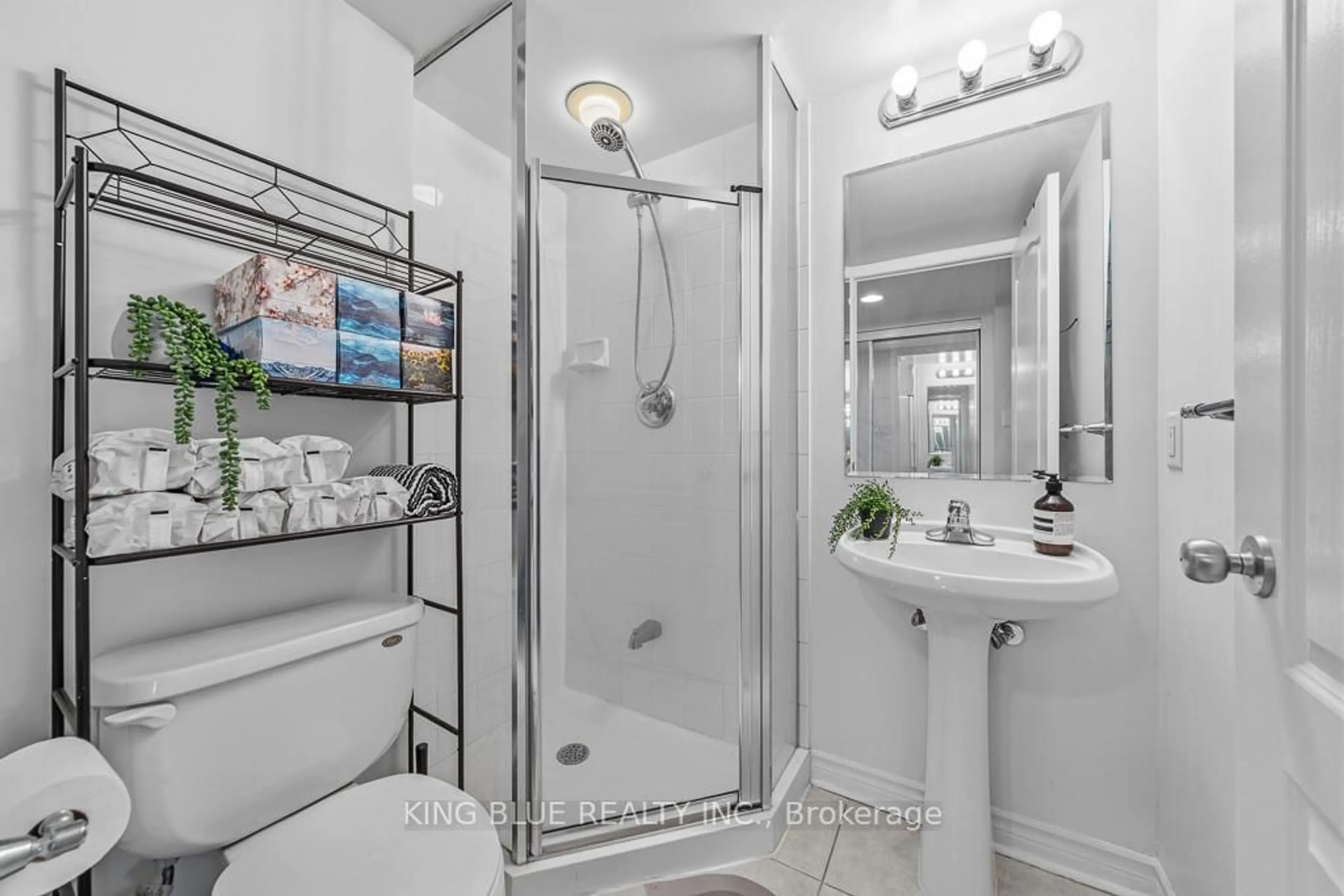 Standard bathroom, ceramic/tile floor for 3 Rean Dr #503, Toronto Ontario M2K 3C2