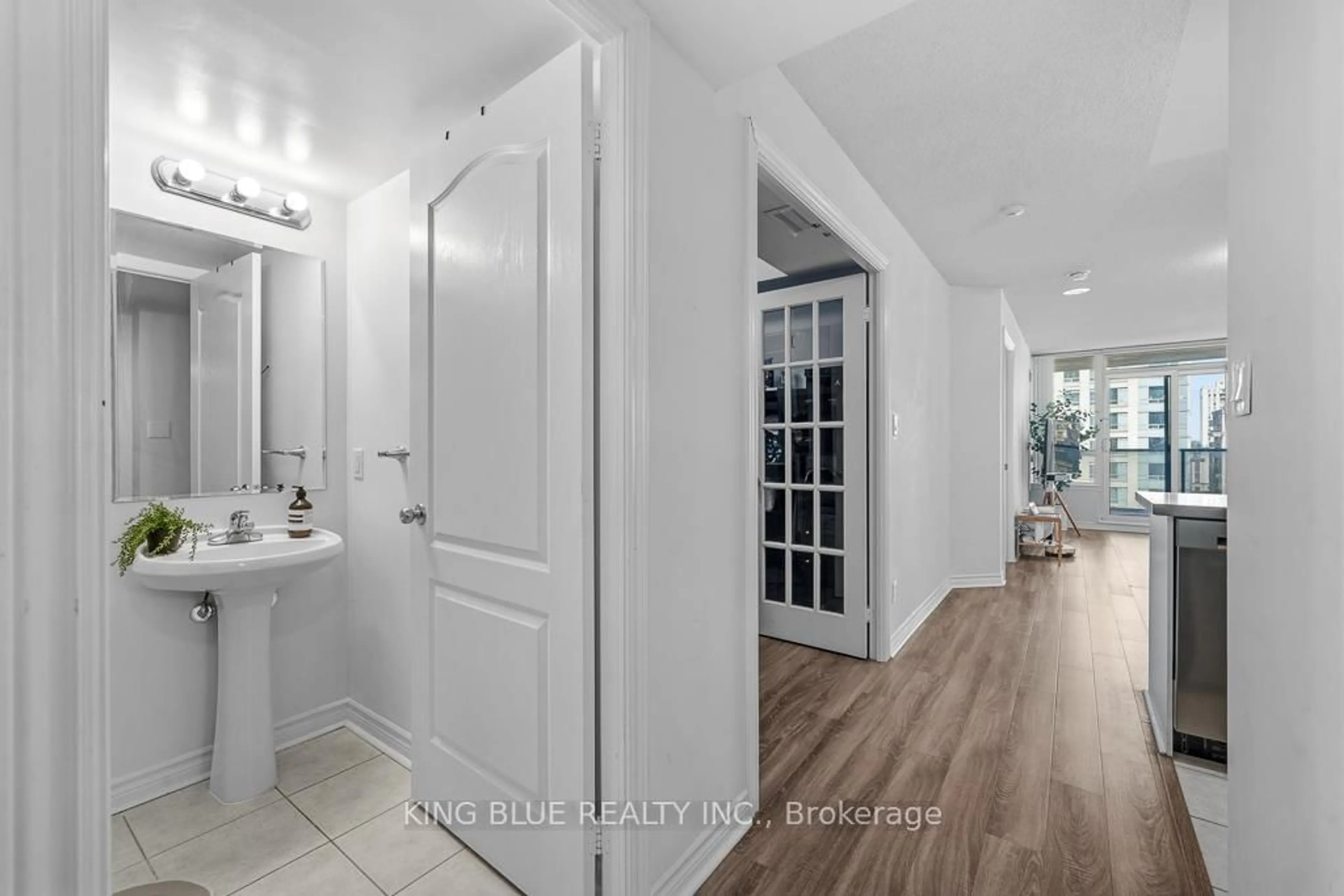 Indoor entryway for 3 Rean Dr #503, Toronto Ontario M2K 3C2