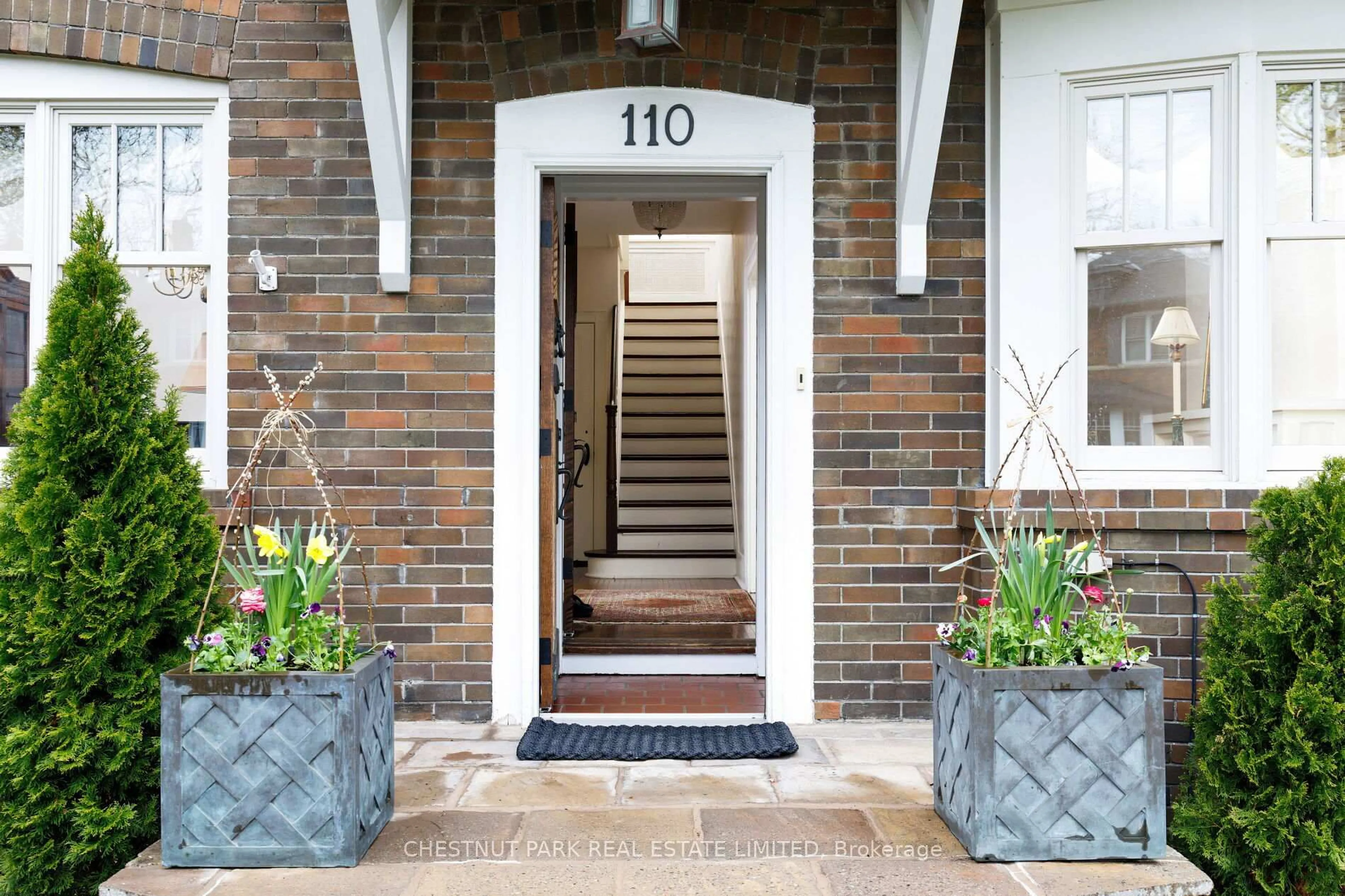 Indoor entryway for 110 Hillsdale Ave, Toronto Ontario M5P 1G5