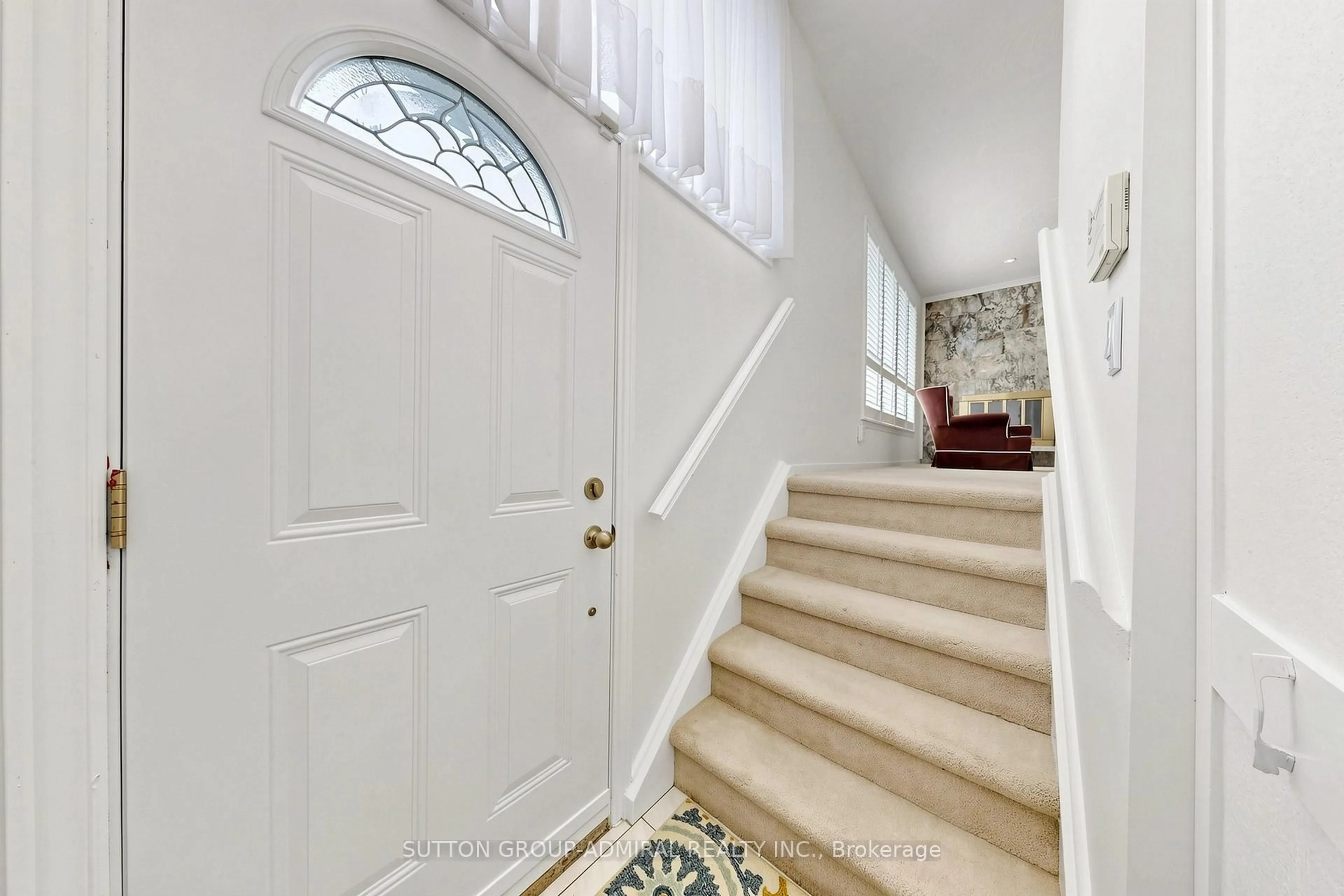 Indoor entryway for 26 Donnalyn Dr, Toronto Ontario M2R 2R8