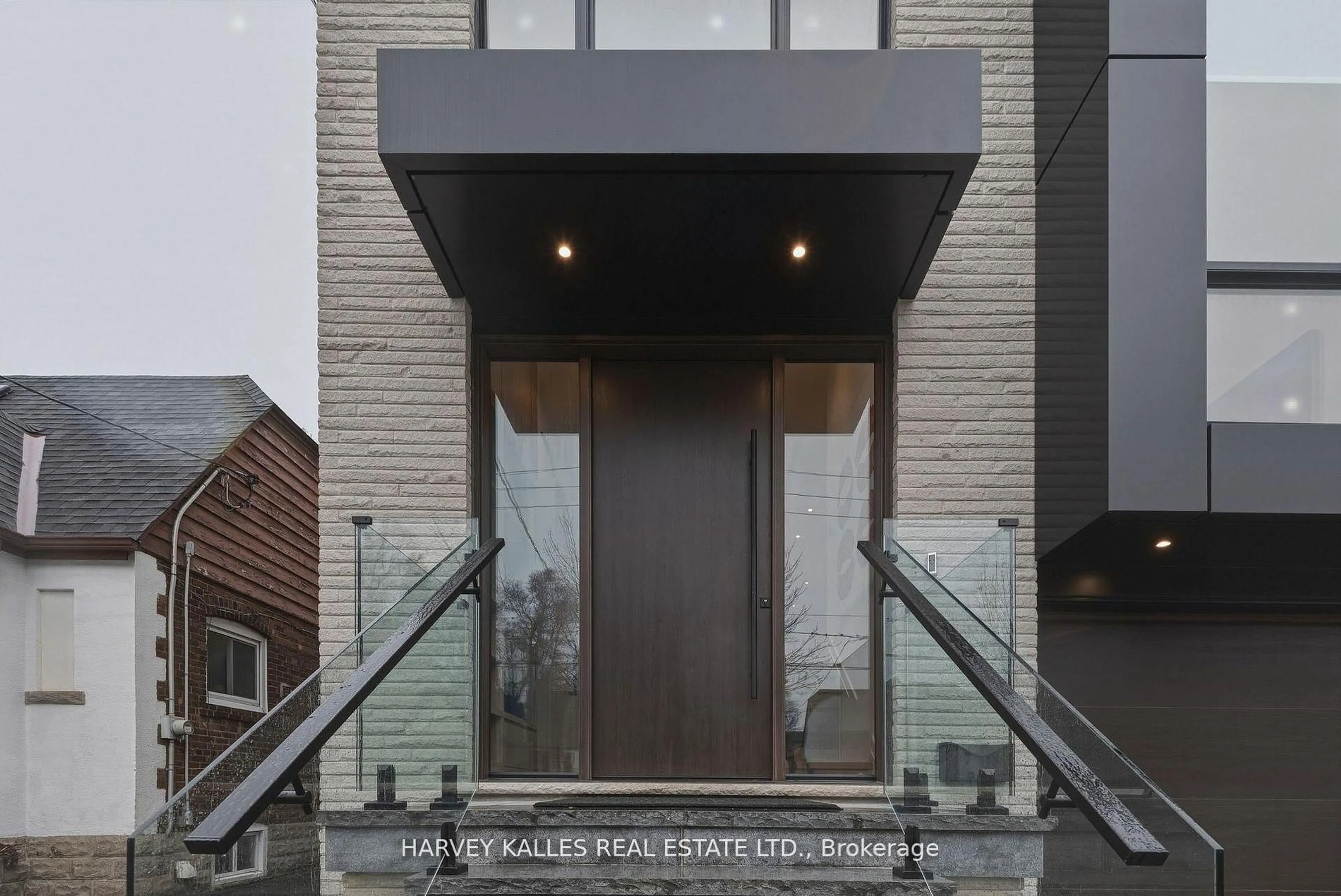 Indoor foyer for 45 Gloucester Grve, Toronto Ontario M6C 2A2