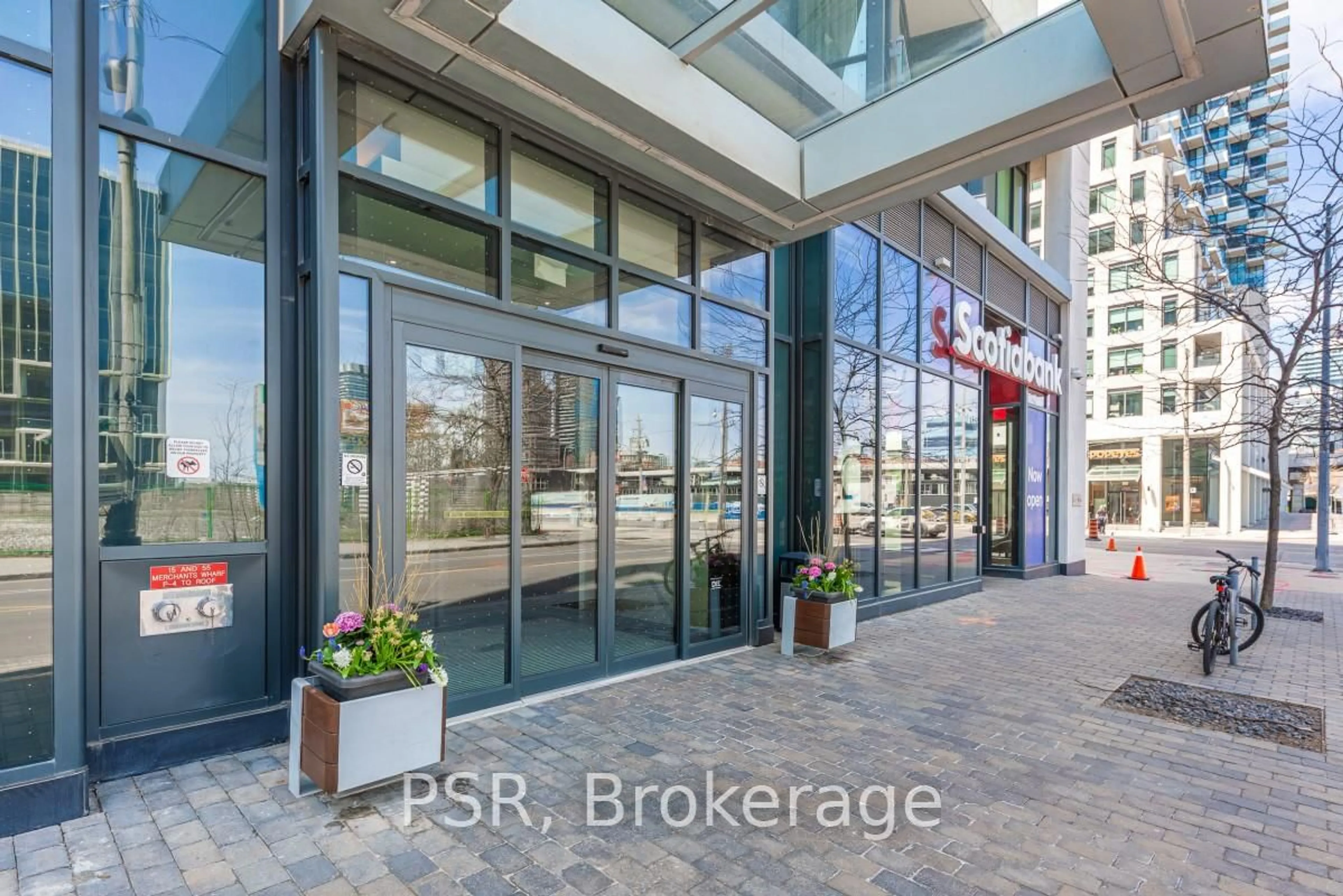 Indoor foyer for 15 Merchants' Wharf #733, Toronto Ontario M5A 0N8