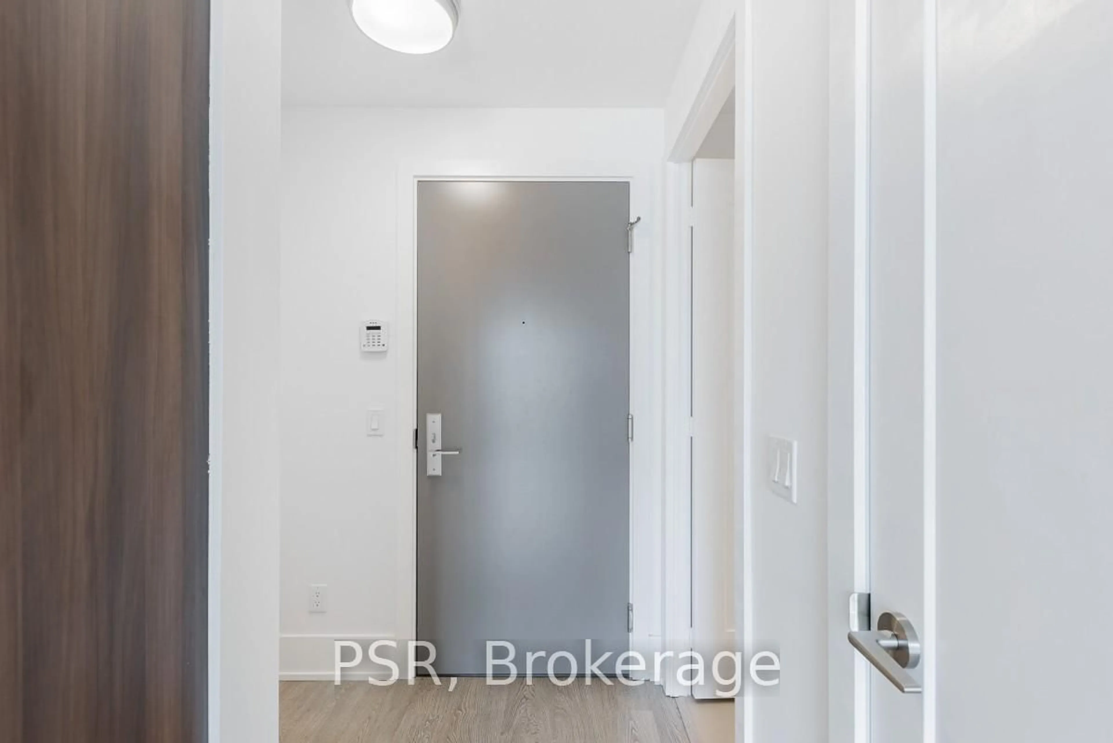 Indoor entryway for 15 Merchants' Wharf #733, Toronto Ontario M5A 0N8