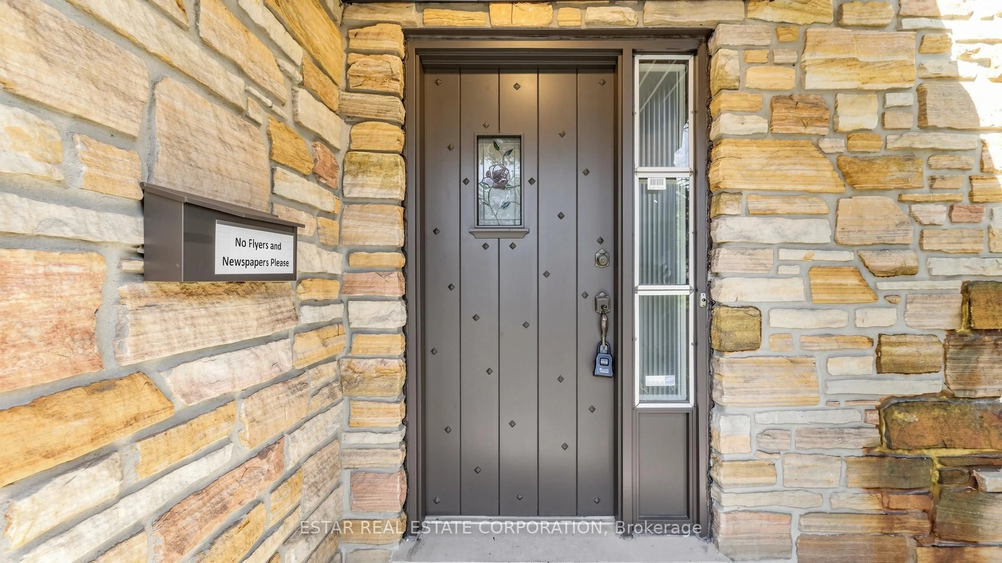 Indoor entryway for 91 Whitehorn Cres, Toronto Ontario M2J 3B1