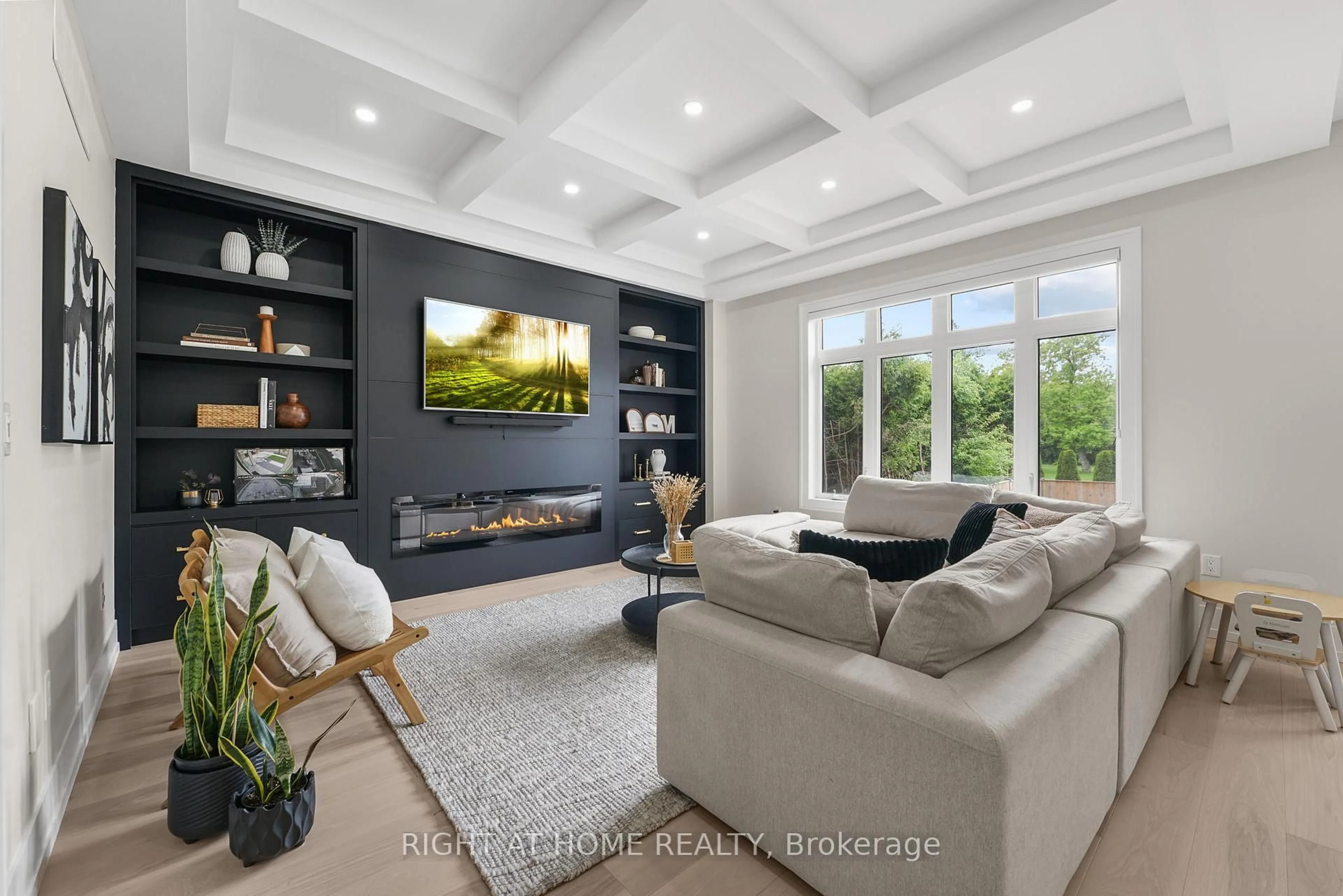 Living room with furniture, unknown for 262 Senlac Rd, Toronto Ontario M2R 1P8