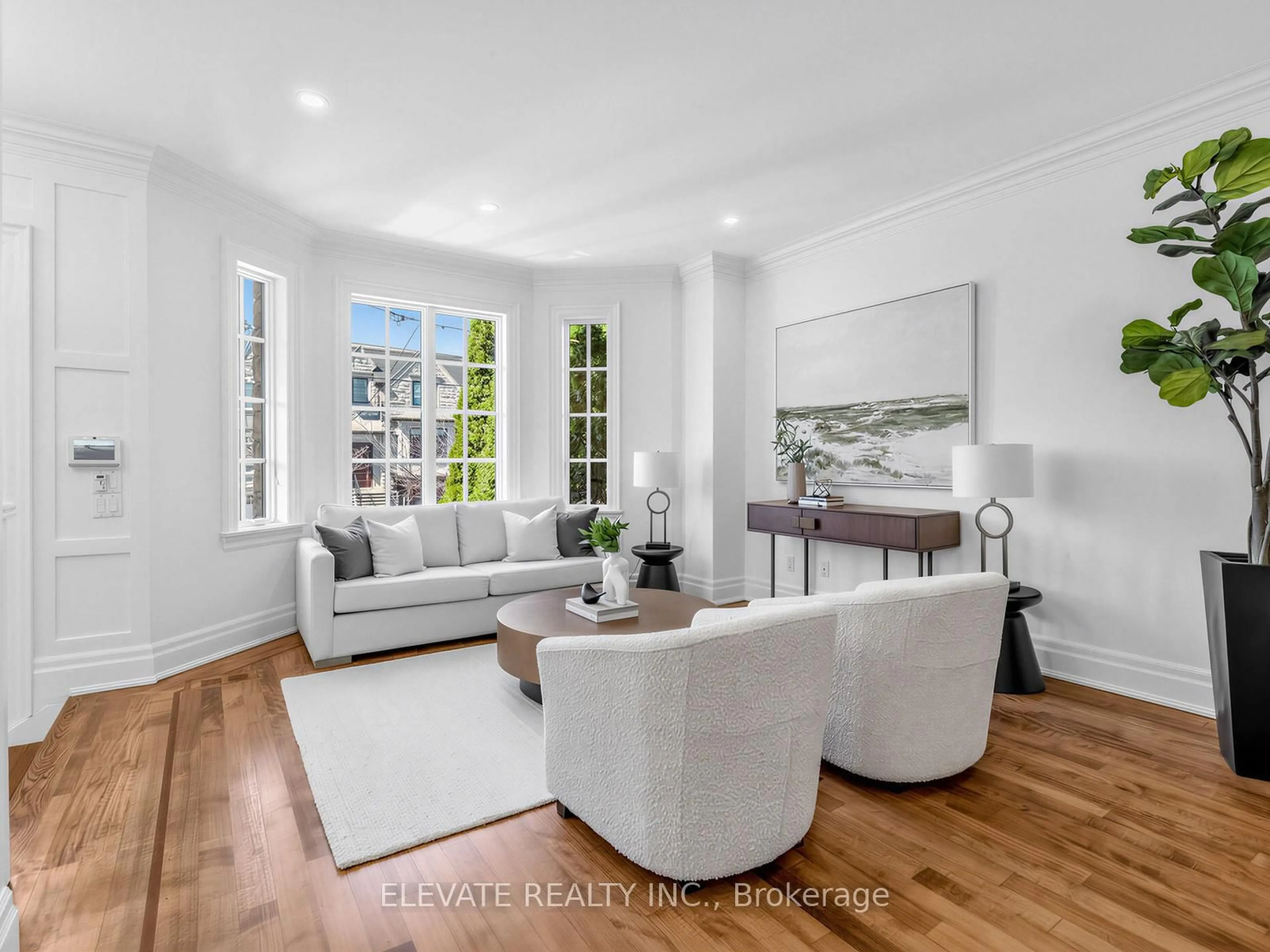 Living room with furniture, unknown for 19 Dunblaine Ave, Toronto Ontario M5M 2R6