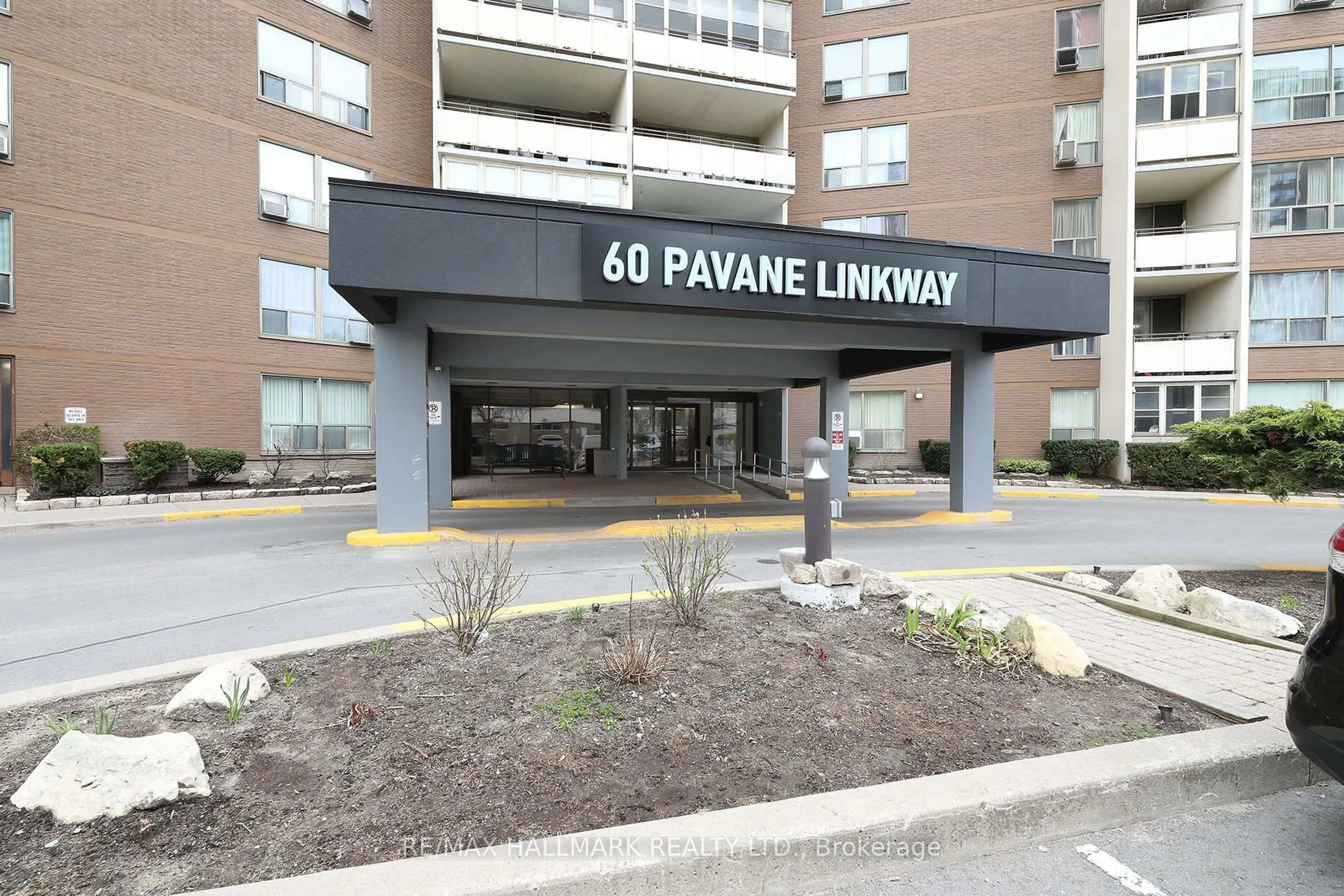 Indoor foyer for 60 Pavane Linkway Way #1704, Toronto Ontario M3C 2Y6