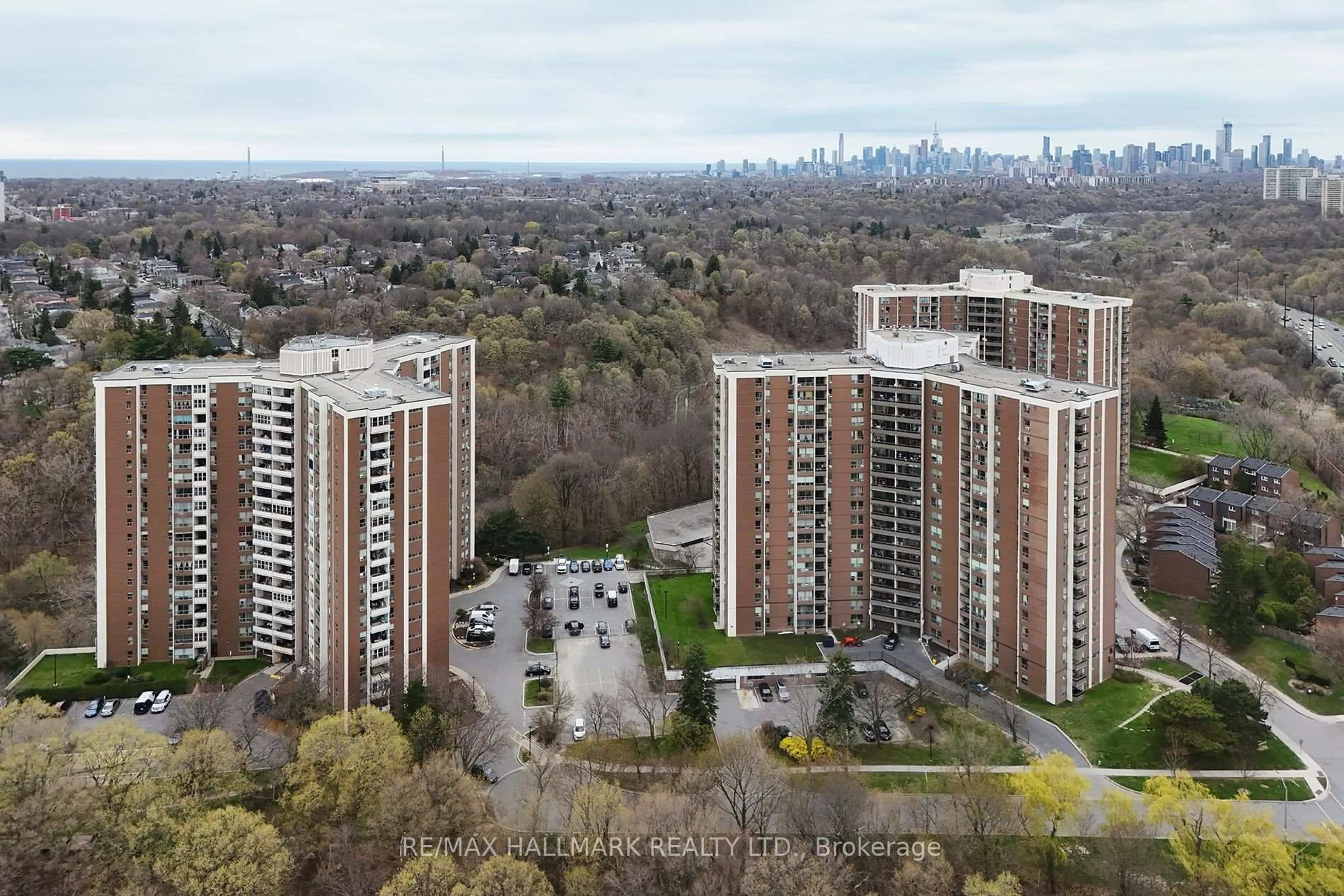 A pic from outside/outdoor area/front of a property/back of a property/a pic from drone, city buildings view from balcony for 60 Pavane Linkway Way #1704, Toronto Ontario M3C 2Y6