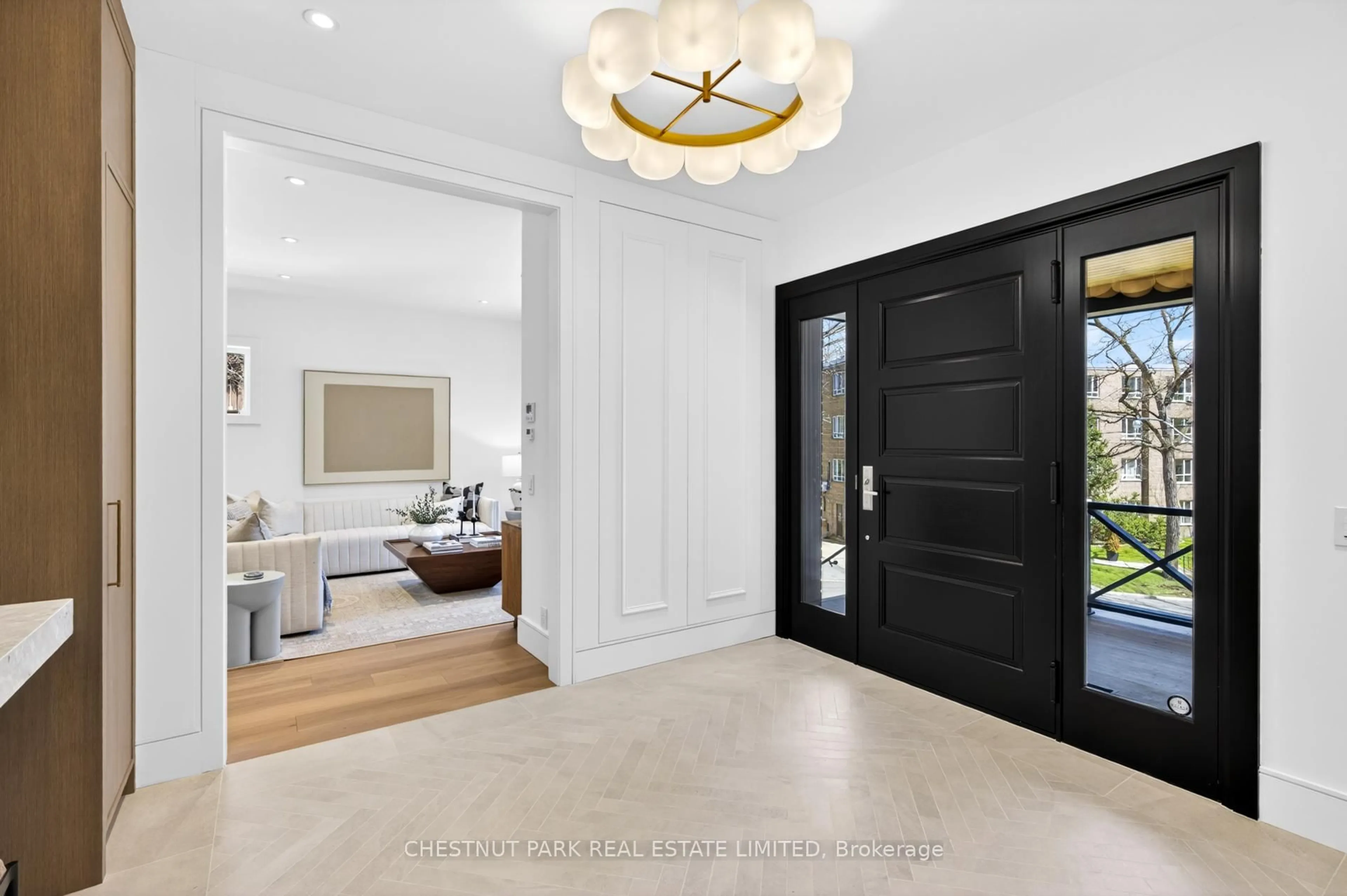 Indoor entryway for 10 Rosedale Rd, Toronto Ontario M4W 2P3