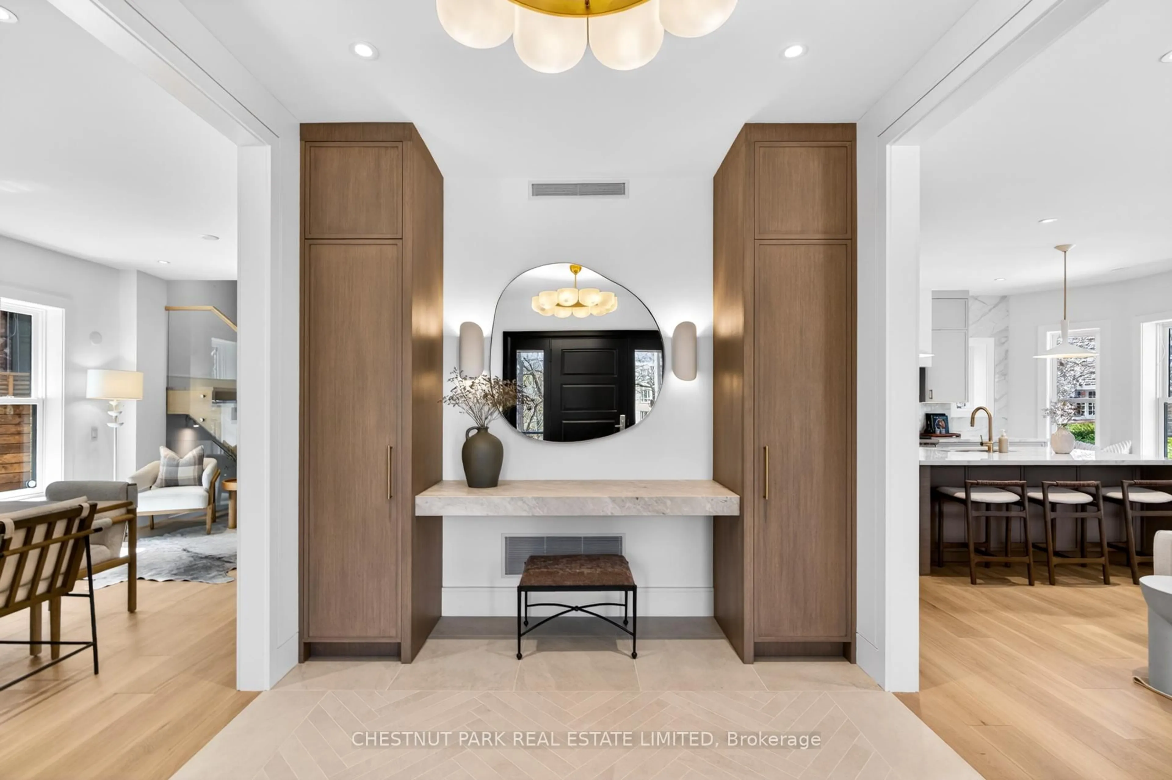 Indoor entryway for 10 Rosedale Rd, Toronto Ontario M4W 2P3
