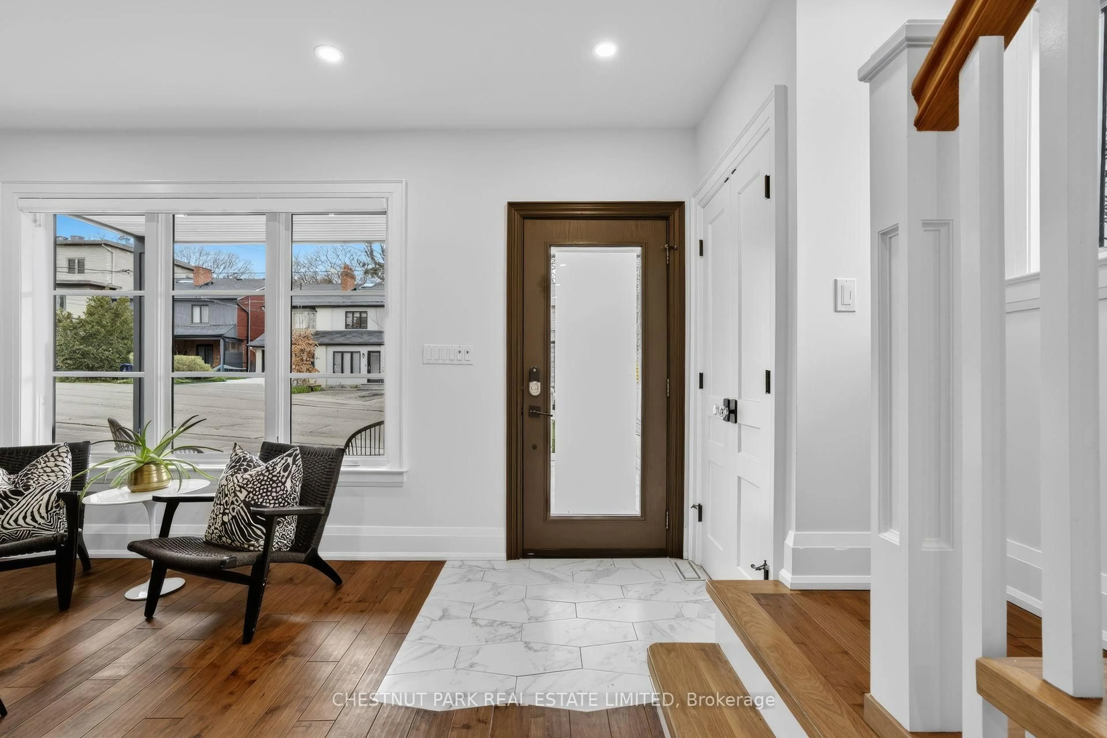 Indoor entryway for 411 Keewatin Ave, Toronto Ontario M4P 2A4