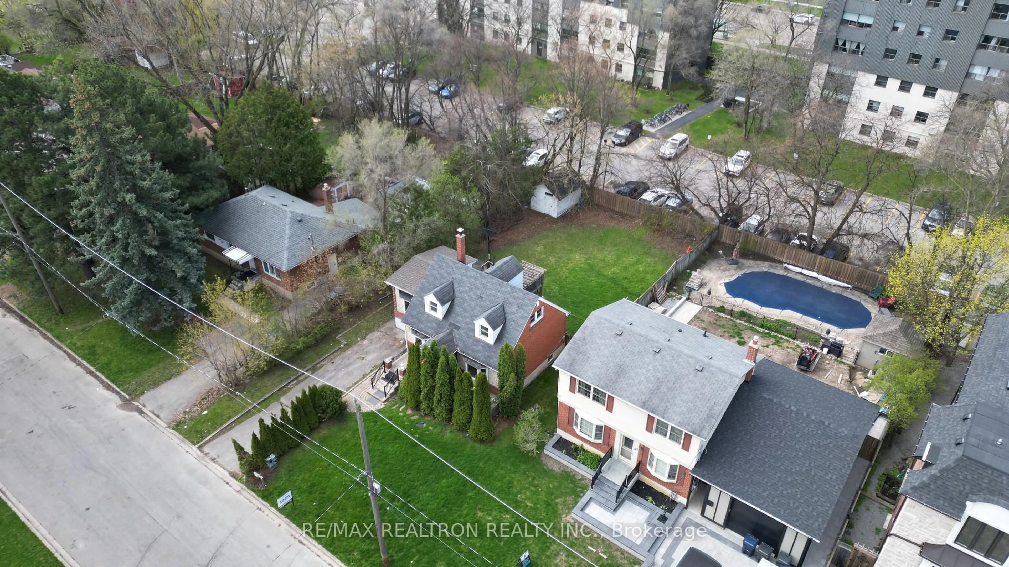 A pic from outside/outdoor area/front of a property/back of a property/a pic from drone, city buildings view from balcony for 47 Dromore Cres, Toronto Ontario M2R 2H4