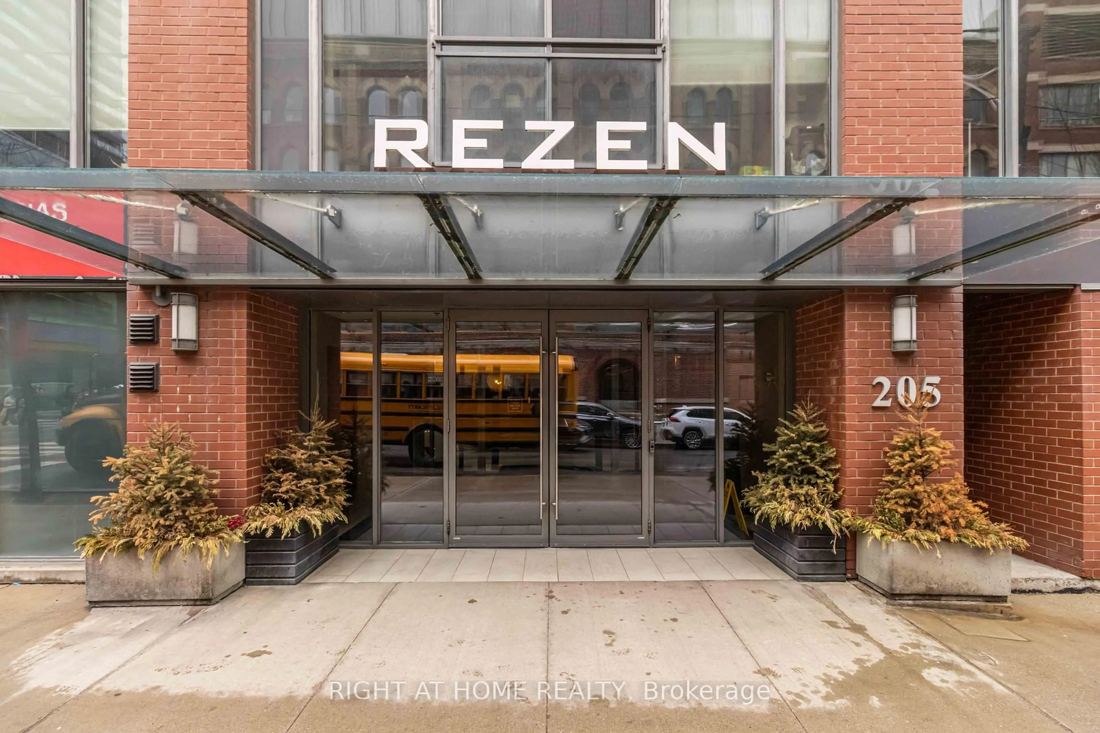 Indoor foyer for 205 Frederick St #206, Toronto Ontario M5A 4V3