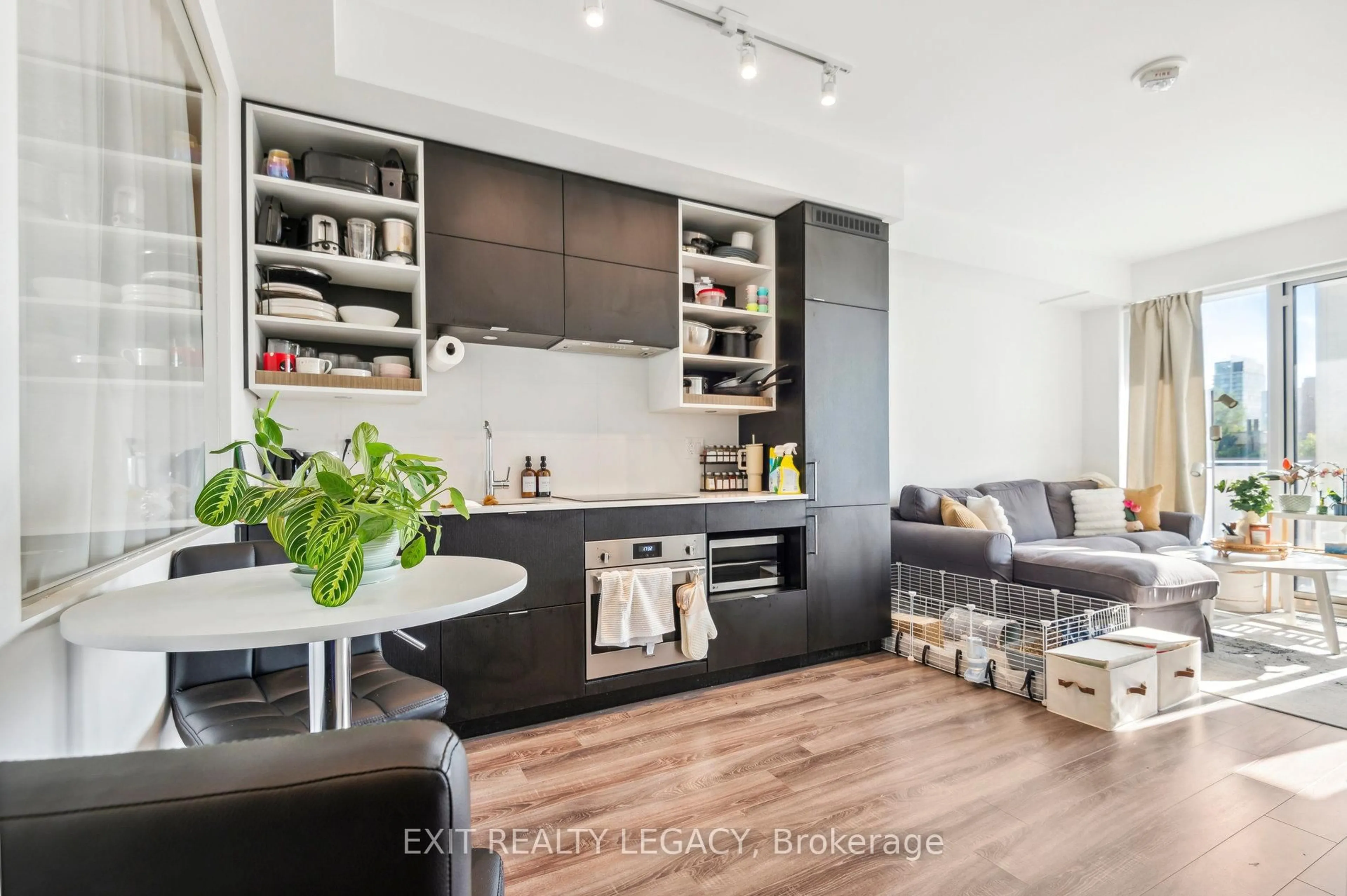 Open concept kitchen, wood/laminate floor for 20 Edward St #2213, Toronto Ontario M5G 1C9