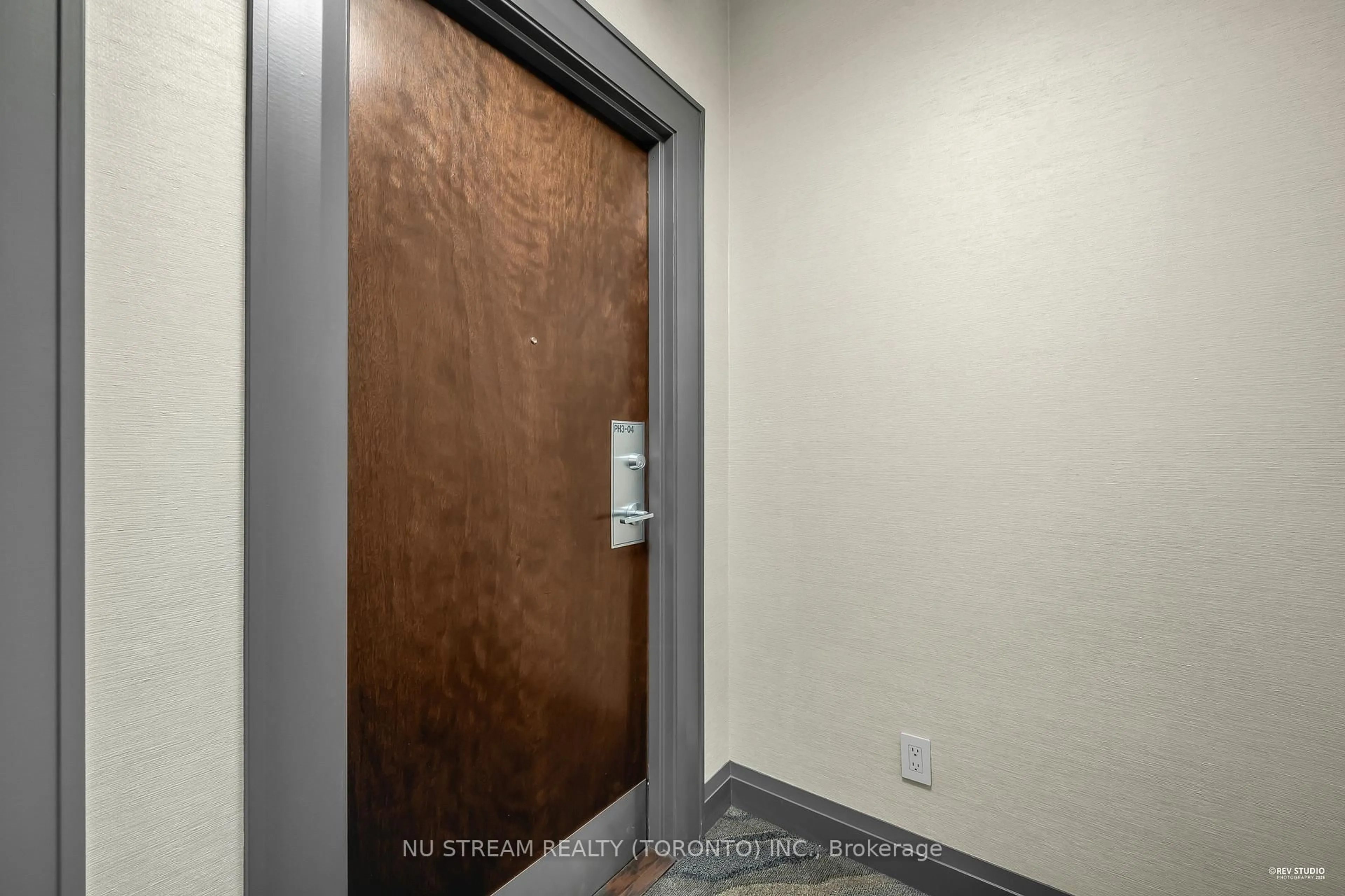 Indoor foyer for 17 Barberry Pl #PH304, Toronto Ontario M2K 3E2