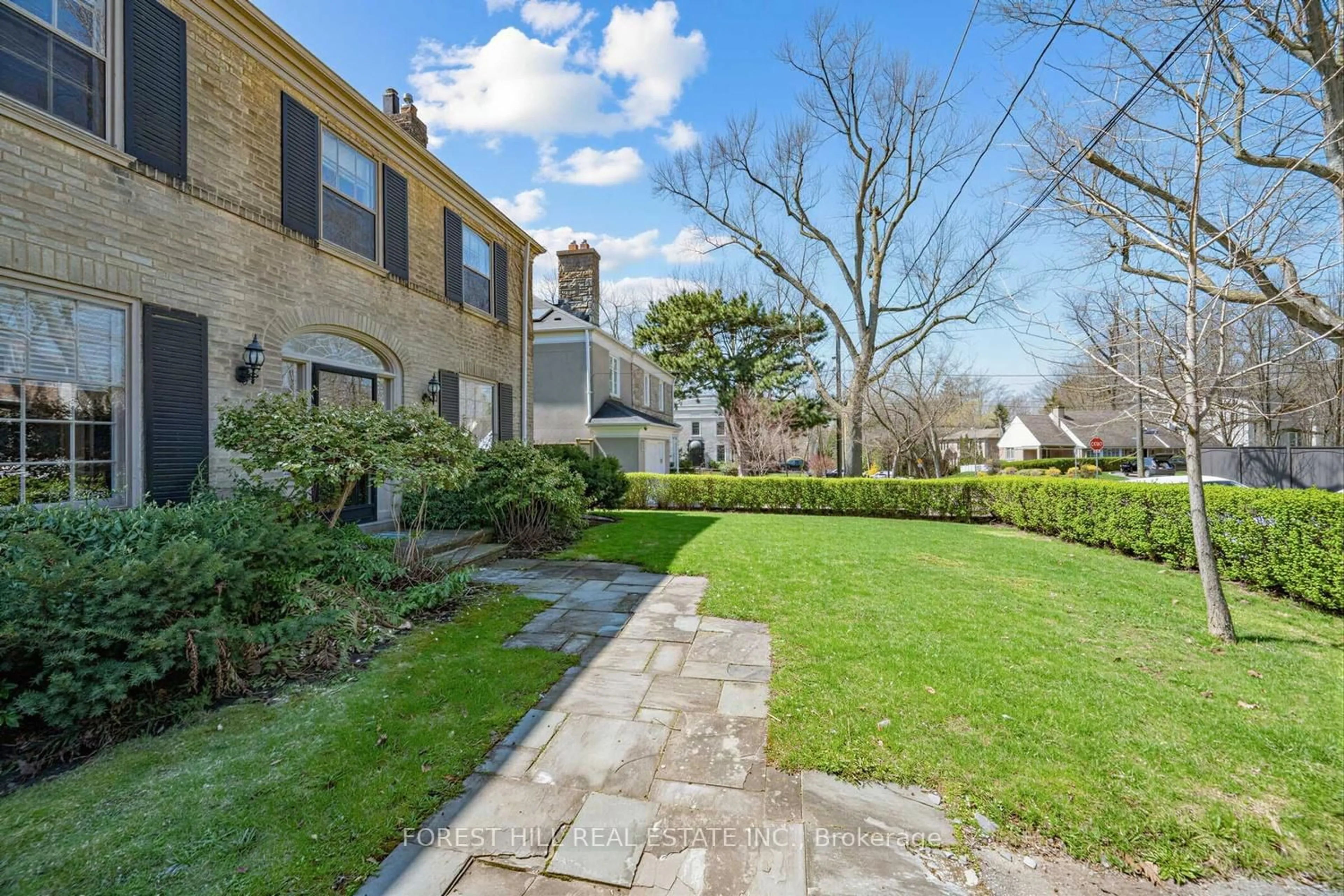 Patio, street for 339 Cortleigh Blvd, Toronto Ontario M5N 1R2