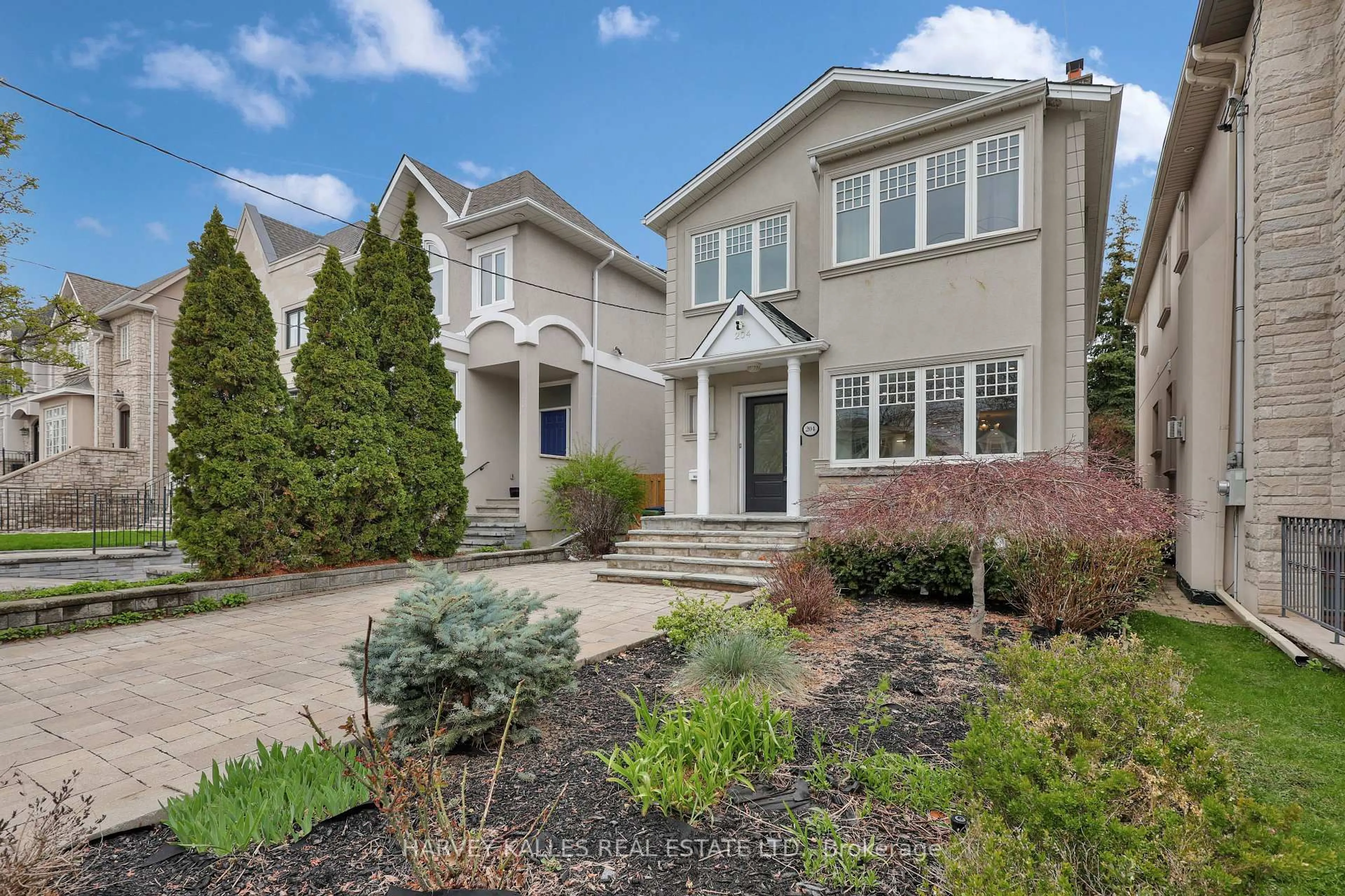 Home with vinyl exterior material, street for 204 Brooke Ave, Toronto Ontario M5M 2K6