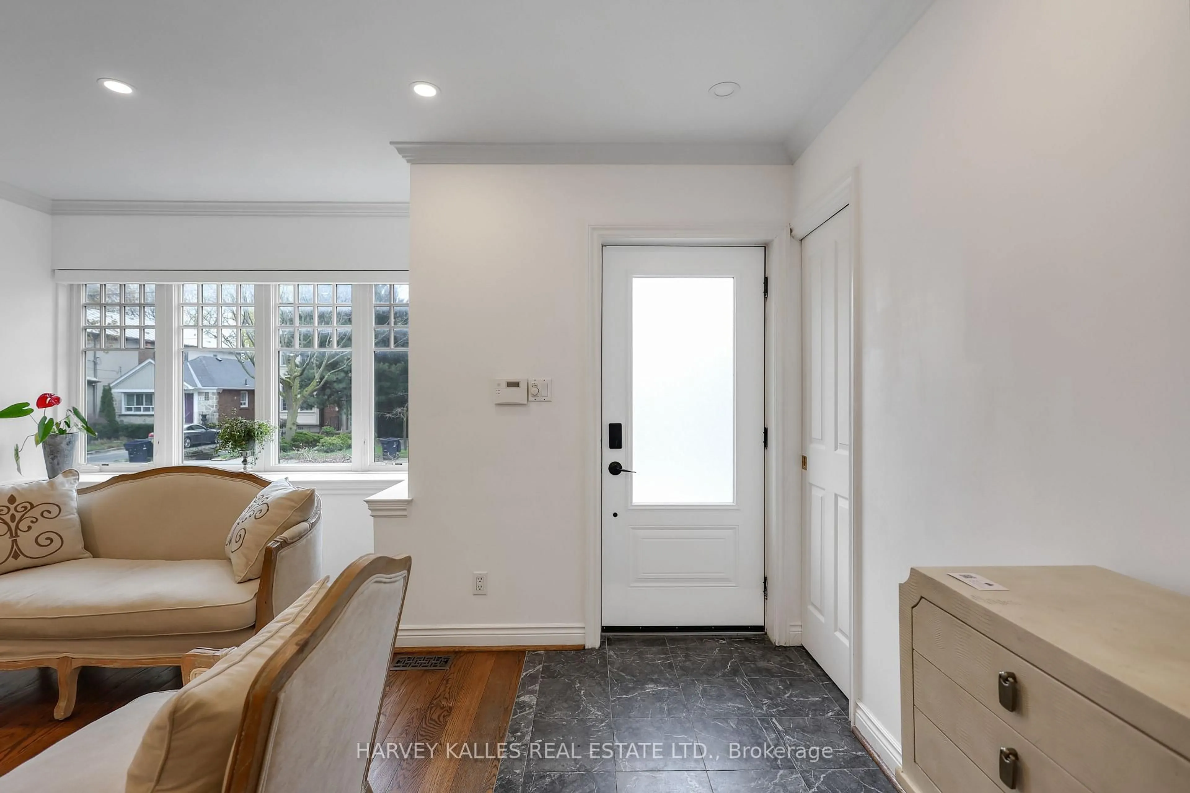 Indoor entryway for 204 Brooke Ave, Toronto Ontario M5M 2K6