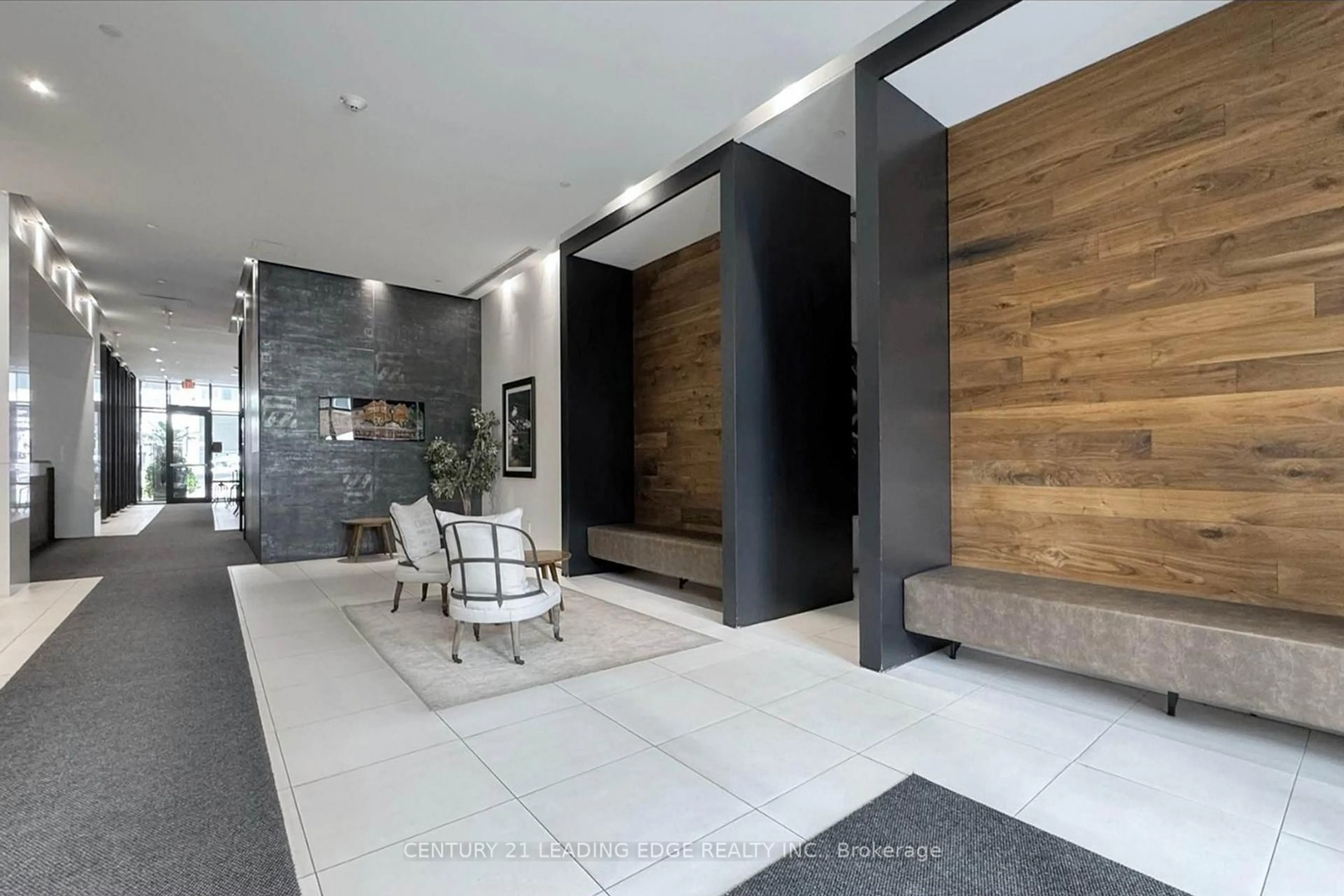Indoor foyer for 783 Bathurst St #215, Toronto Ontario M5S 0A8