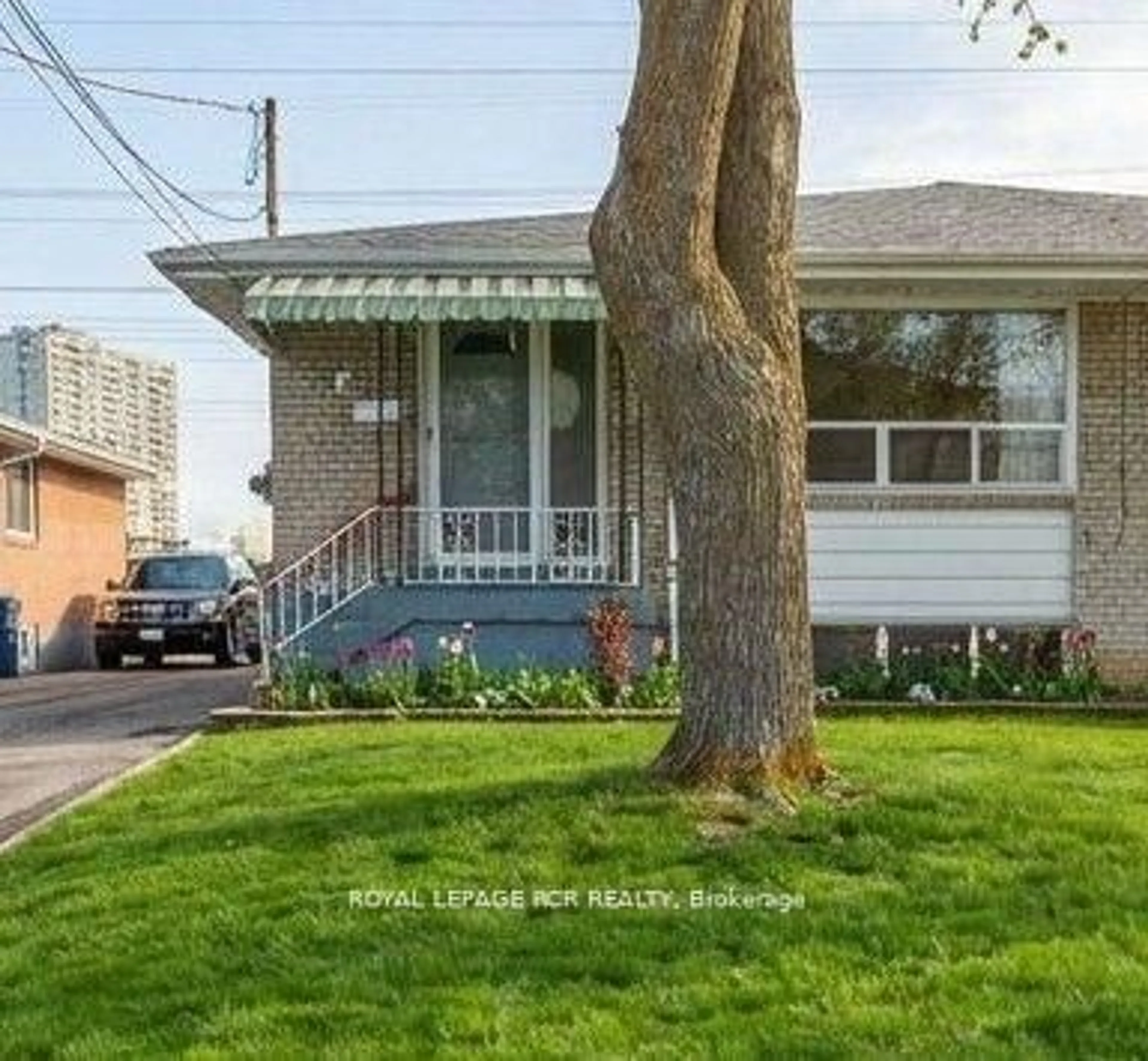 Home with vinyl exterior material, street for 6 Ailsa Craig Crt, Toronto Ontario M2R 2B8