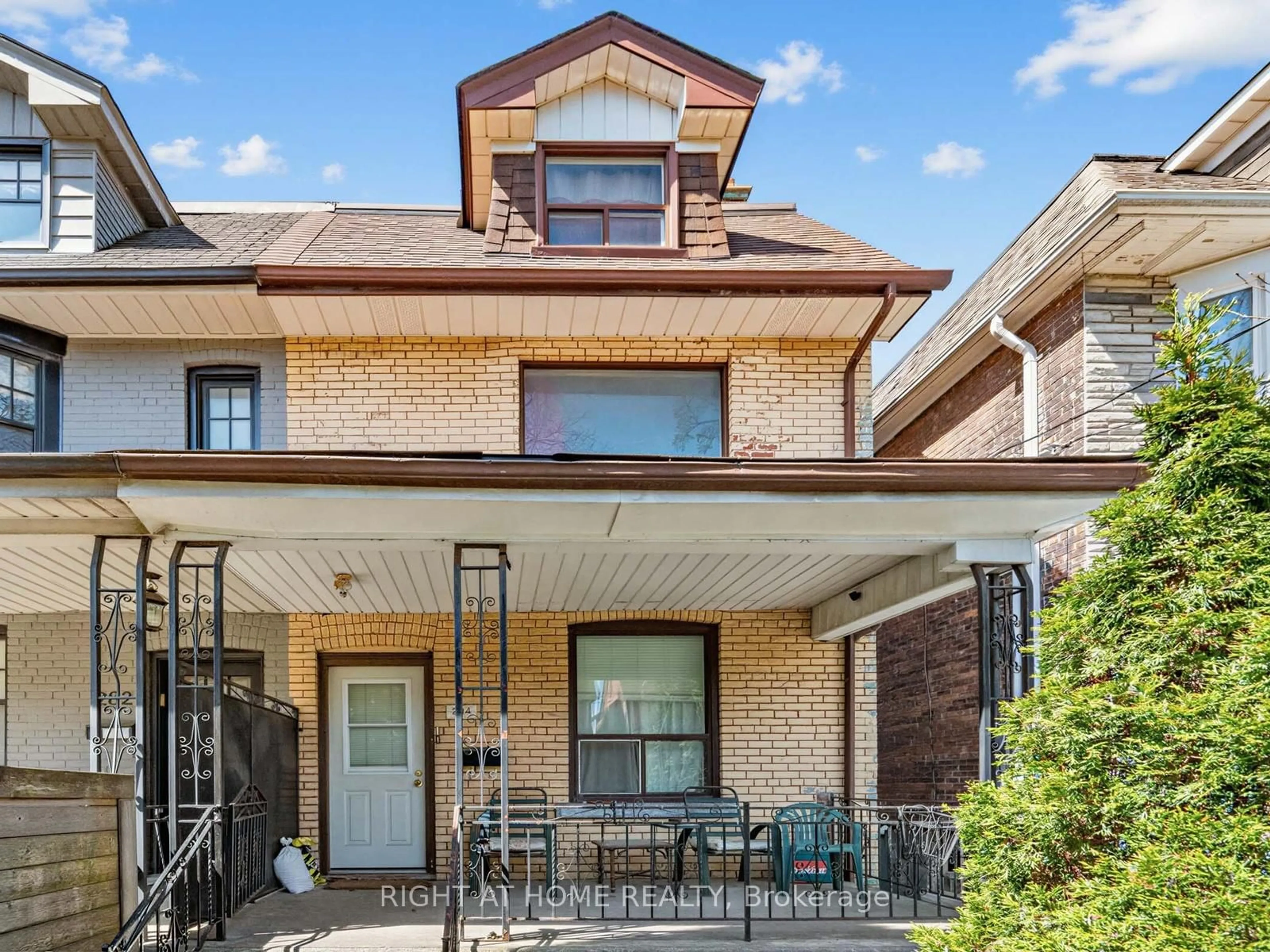 Home with brick exterior material, street for 284 Grace St, Toronto Ontario M6G 3A6