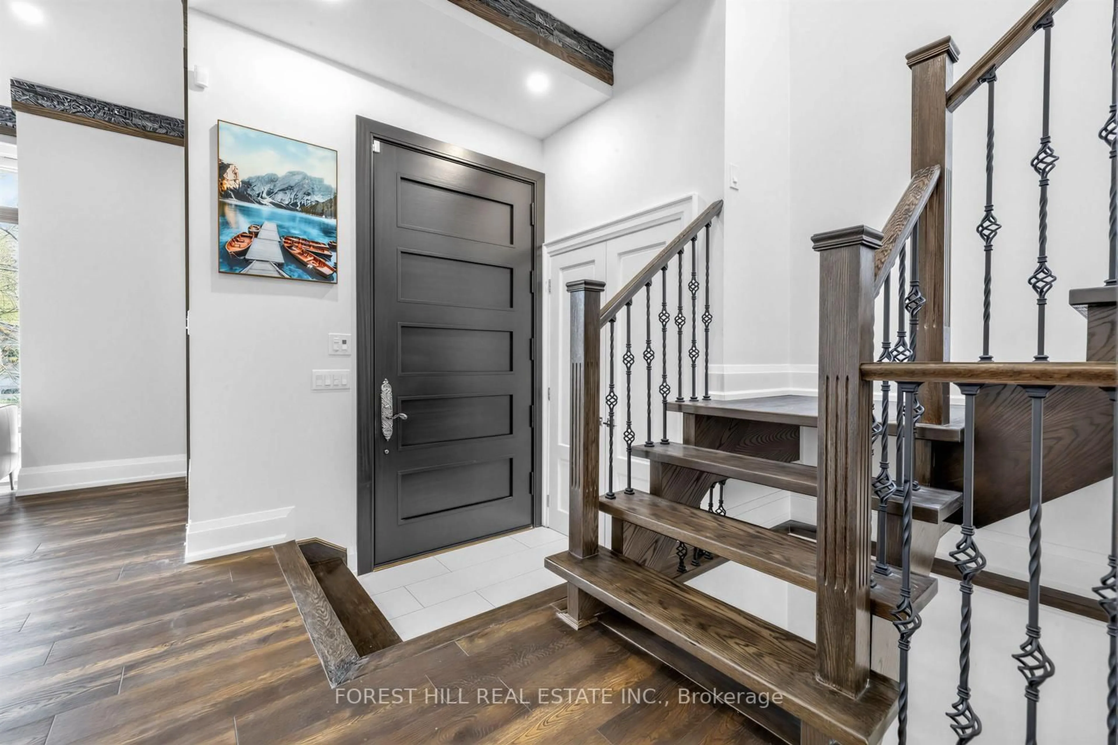 Indoor entryway for 28 Camwood Cres, Toronto Ontario M3A 3L2