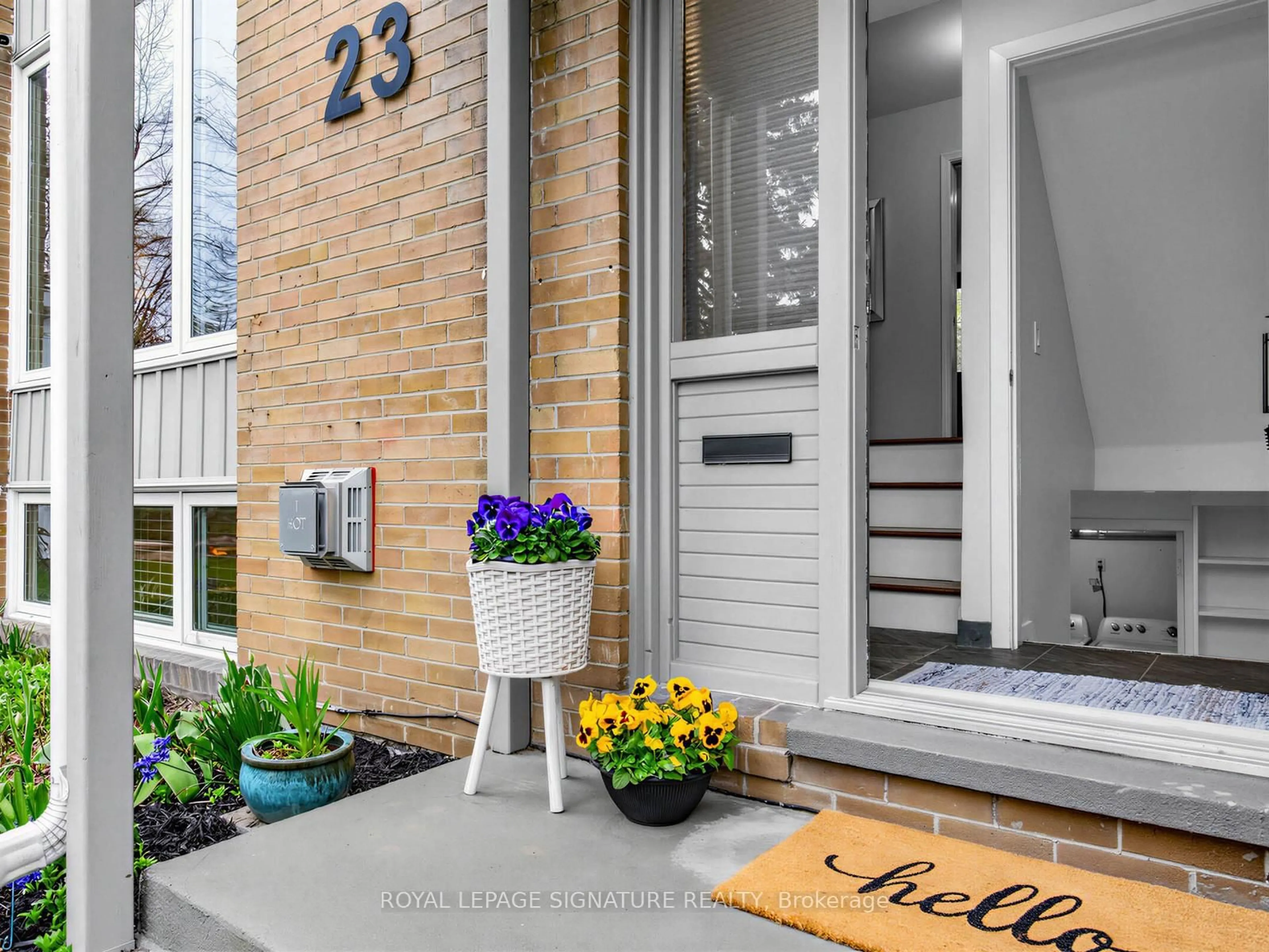 Indoor entryway for 23 Ballymena Crt, Toronto Ontario M3C 2B8