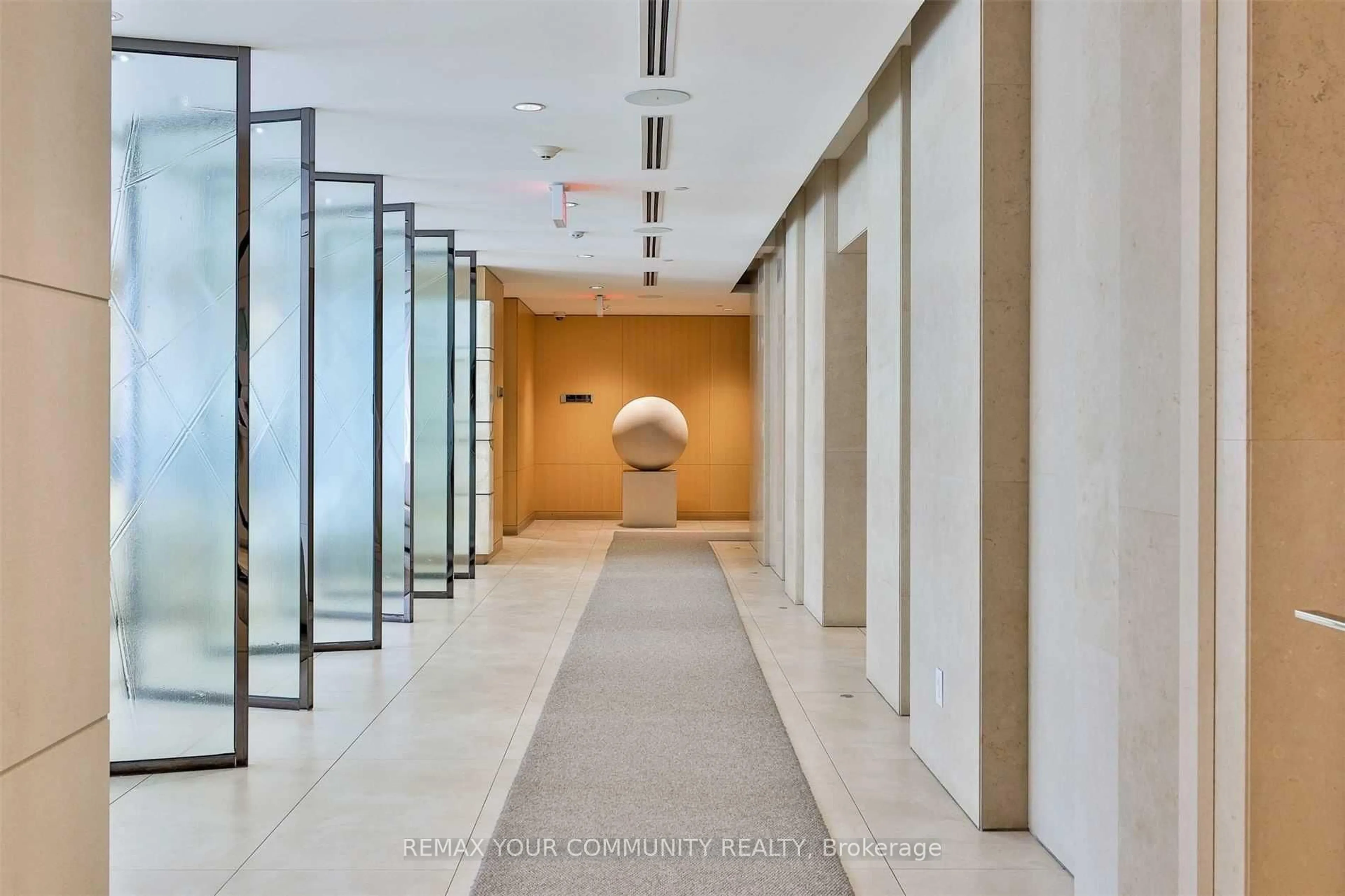 Indoor foyer for 120 Harrison Garden Blvd #533, Toronto Ontario M2N 0H1