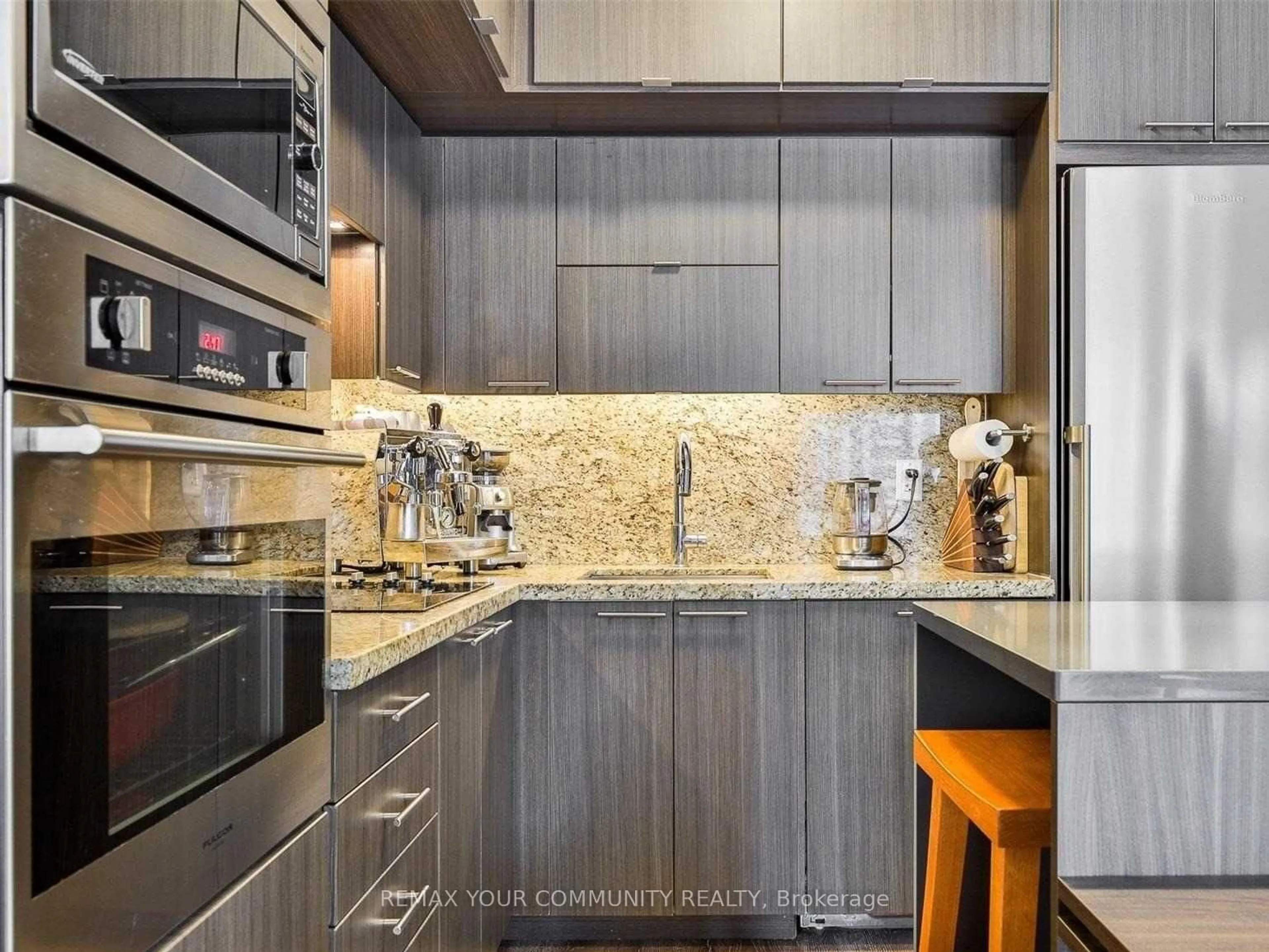 Contemporary kitchen, ceramic/tile floor for 120 Harrison Garden Blvd #533, Toronto Ontario M2N 0H1