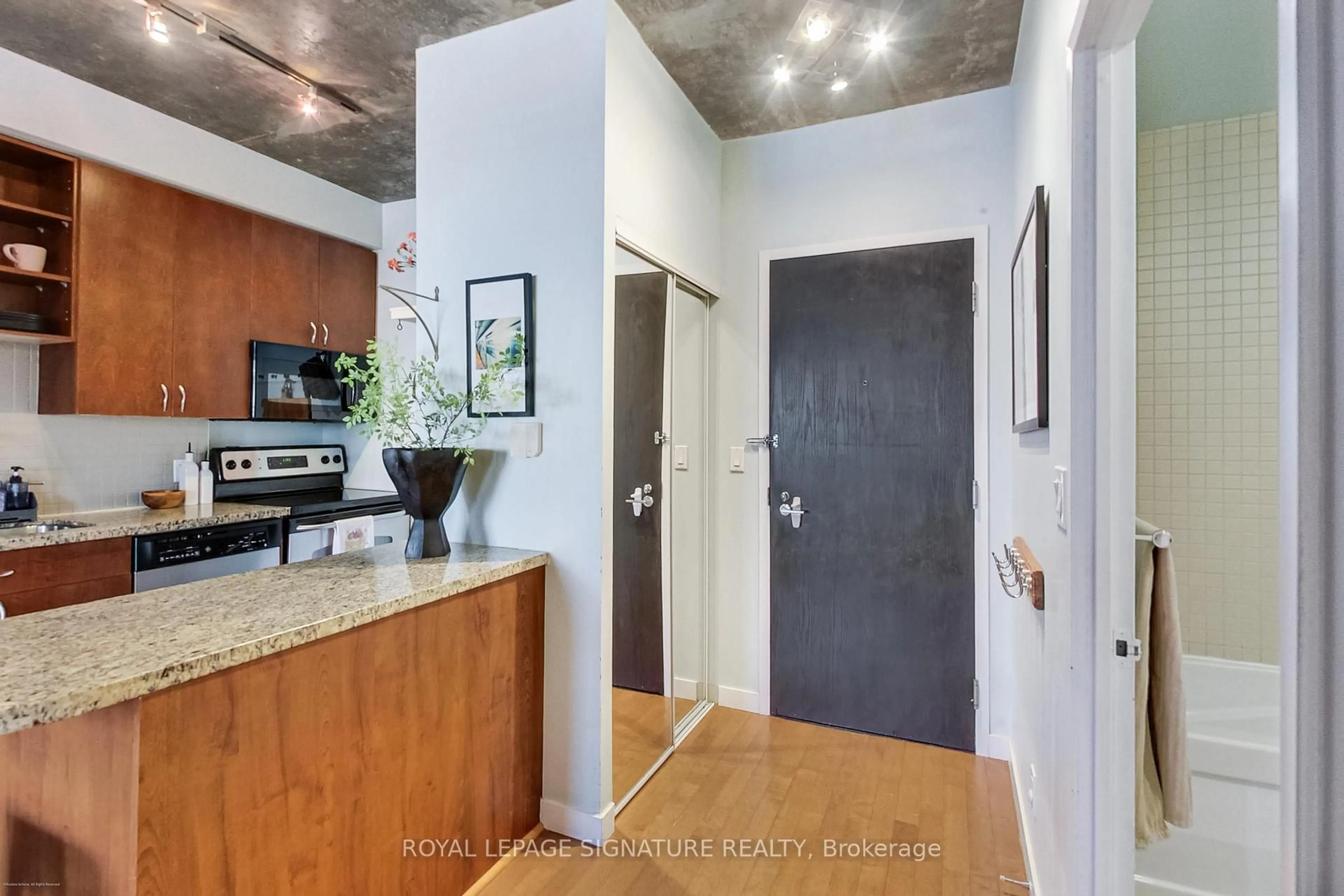 Unknown for 1005 King St #718, Toronto Ontario M6K 3M8