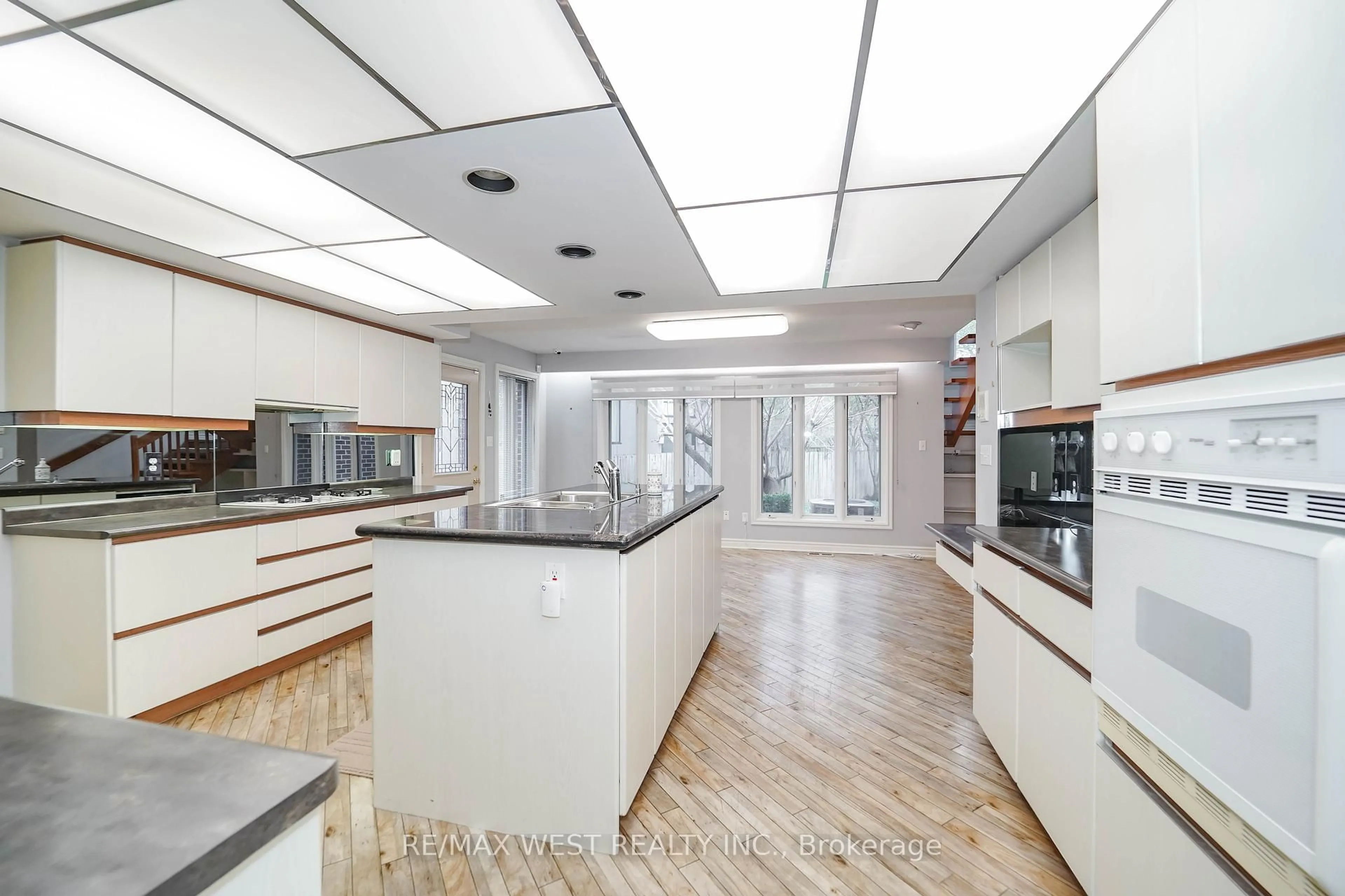 Contemporary kitchen, unknown for 51 Bannatyne Dr, Toronto Ontario M2L 2P2
