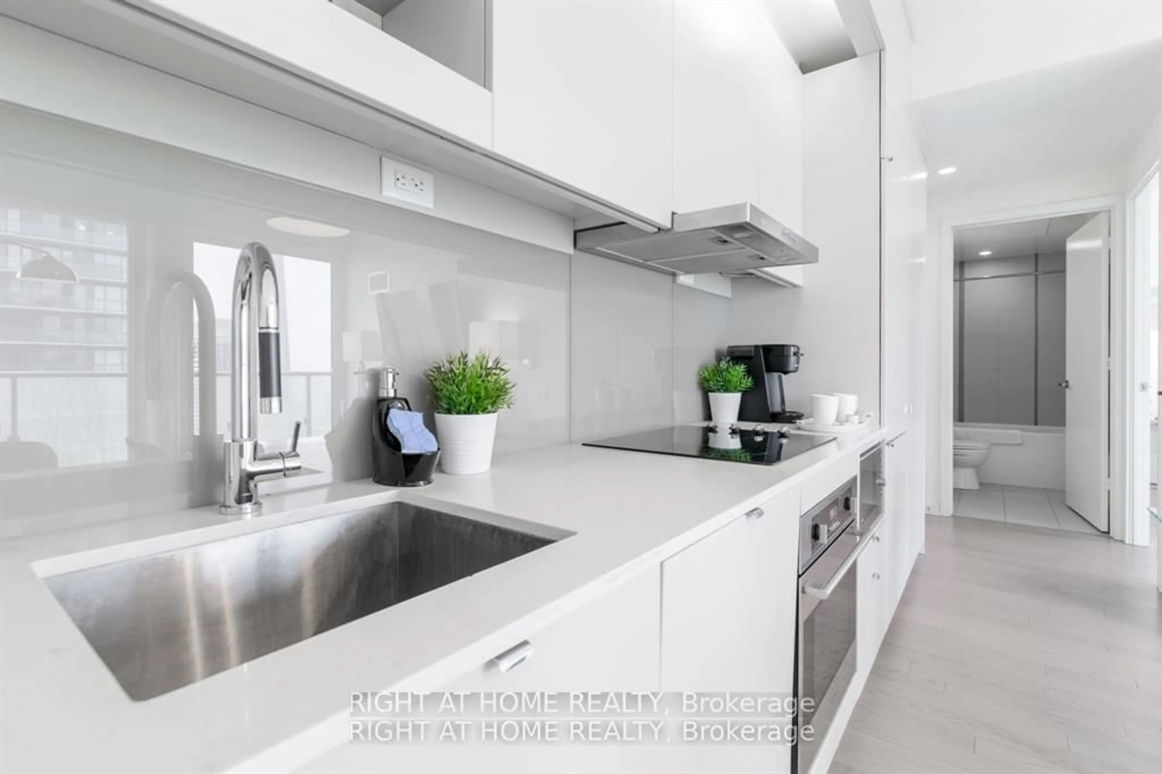 Contemporary kitchen, ceramic/tile floor for 101 Peter St #3907, Toronto Ontario M5V 2G9