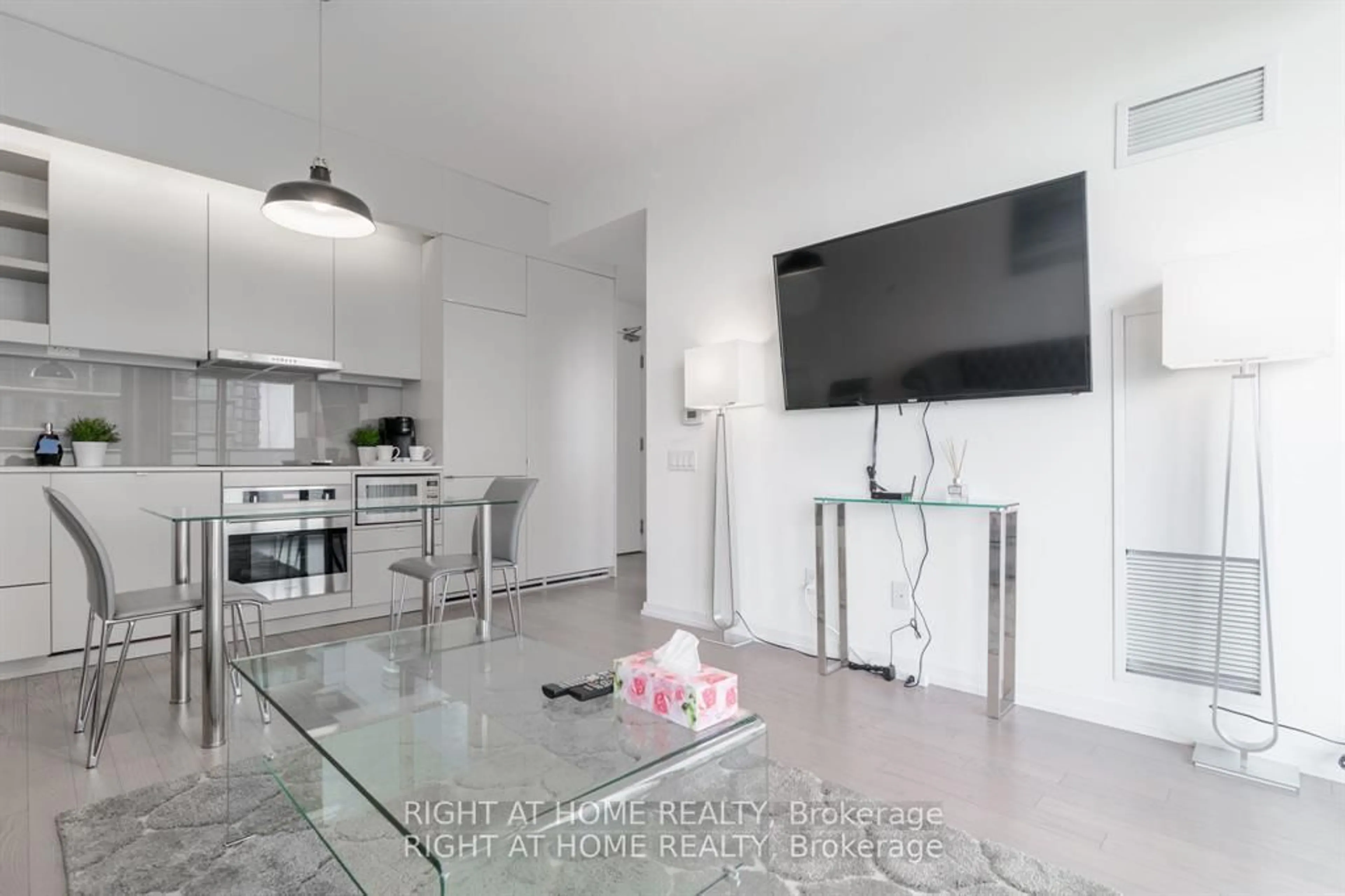 Unknown for 101 Peter St #3907, Toronto Ontario M5V 2G9