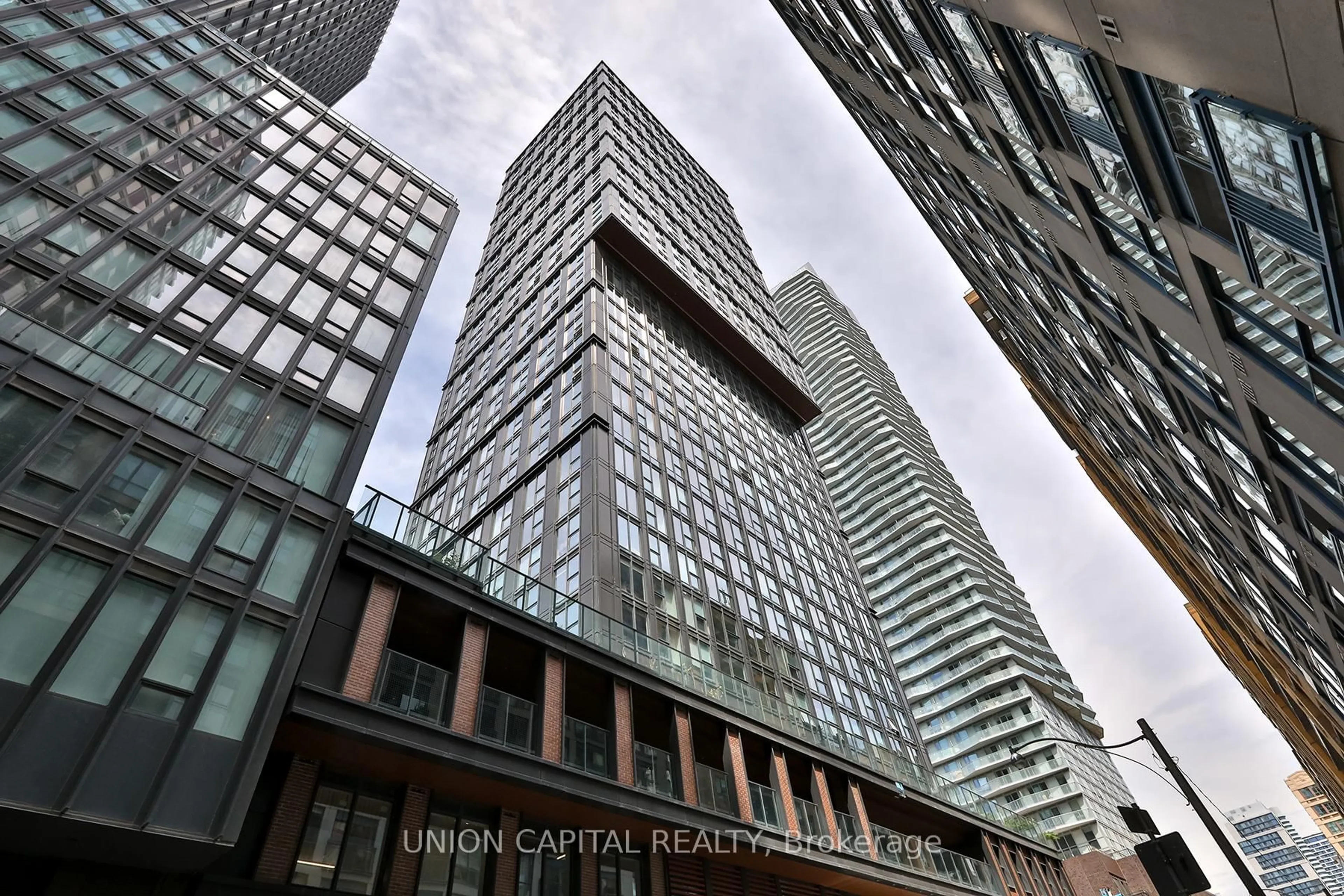 Indoor foyer for 82 Dalhousie St #501, Toronto Ontario M5B 0C5