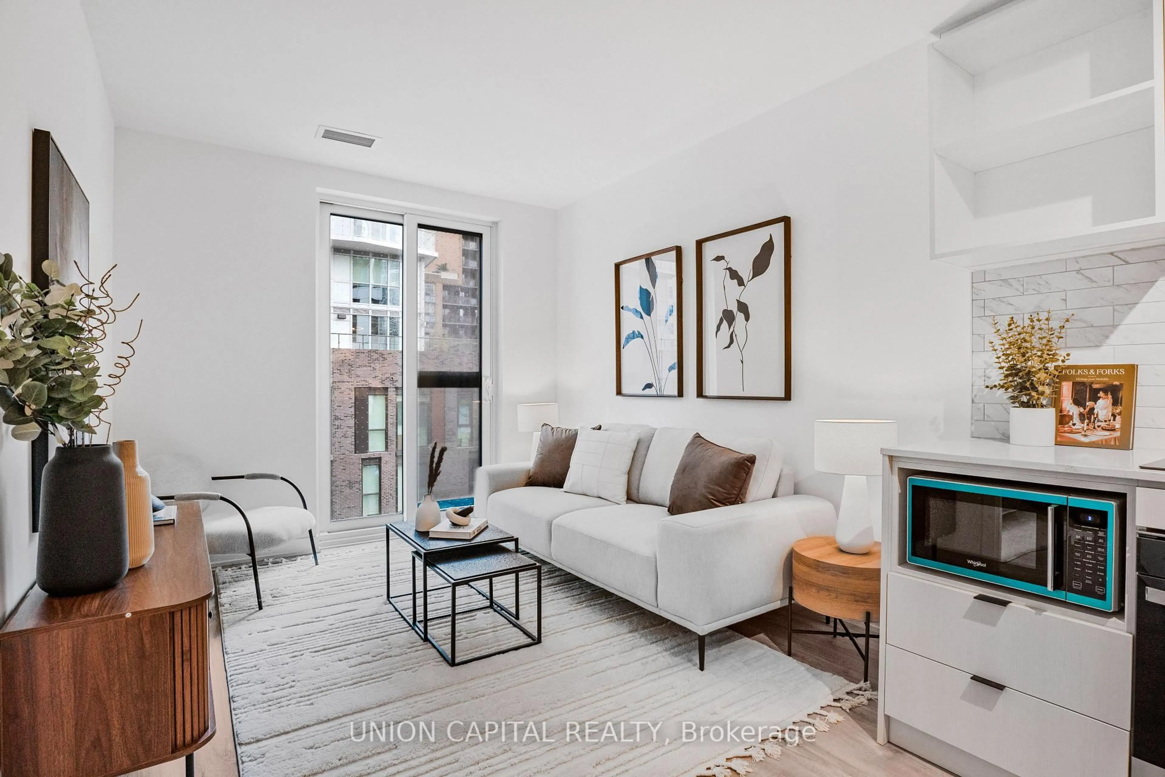 Living room with furniture, unknown for 252 Church St #508, Toronto Ontario M5B 0E6