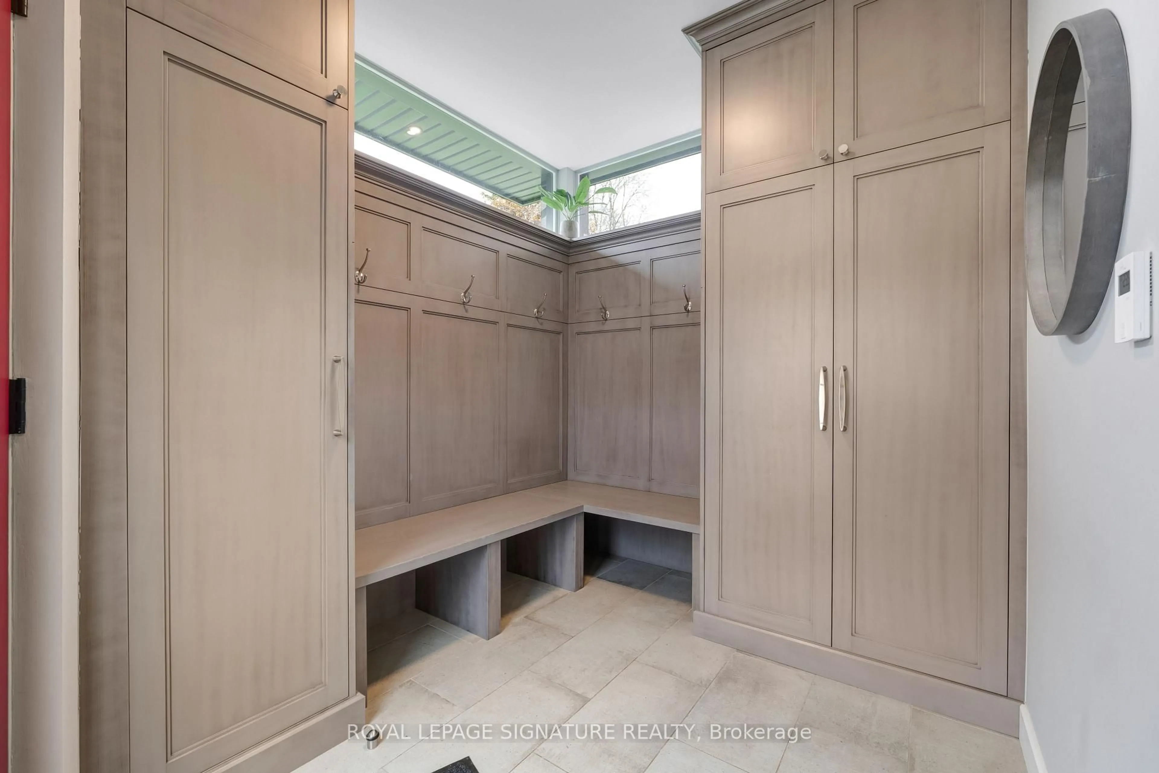 Laundry room for 16 Veery Pl, Toronto Ontario M3C 2E1
