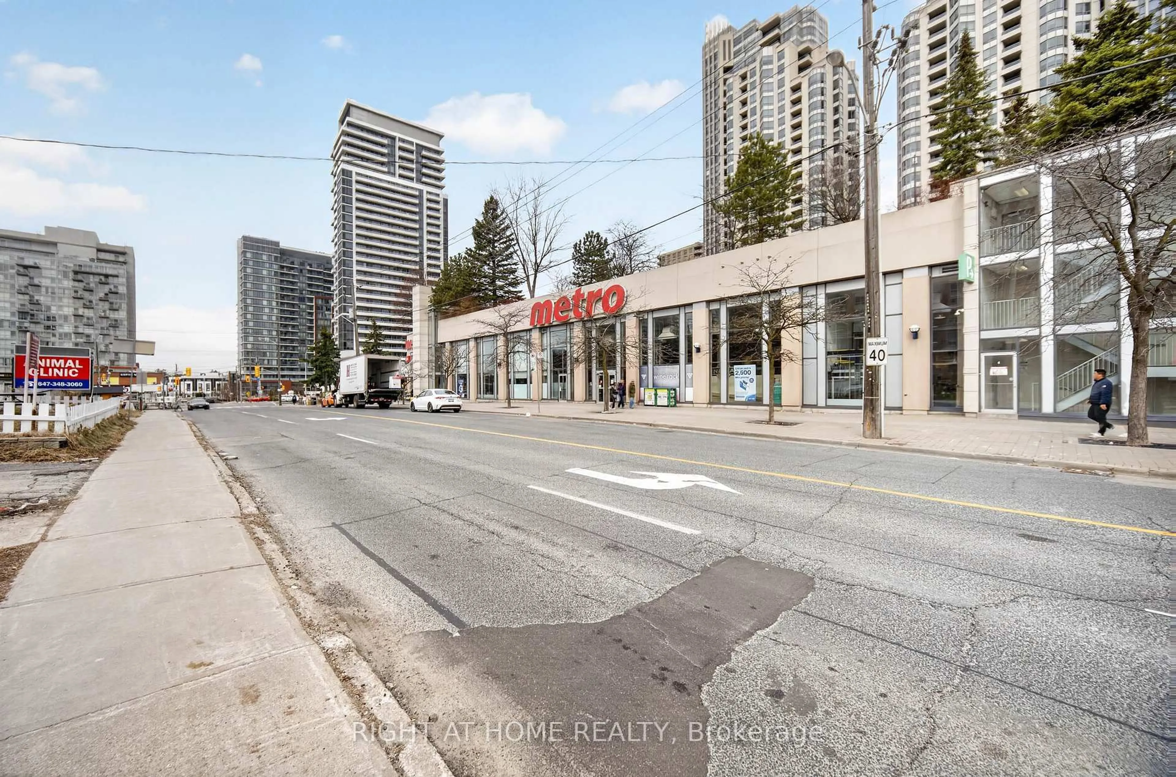 Blurry image for 88 Grandview Way #905, Toronto Ontario M2N 6V6