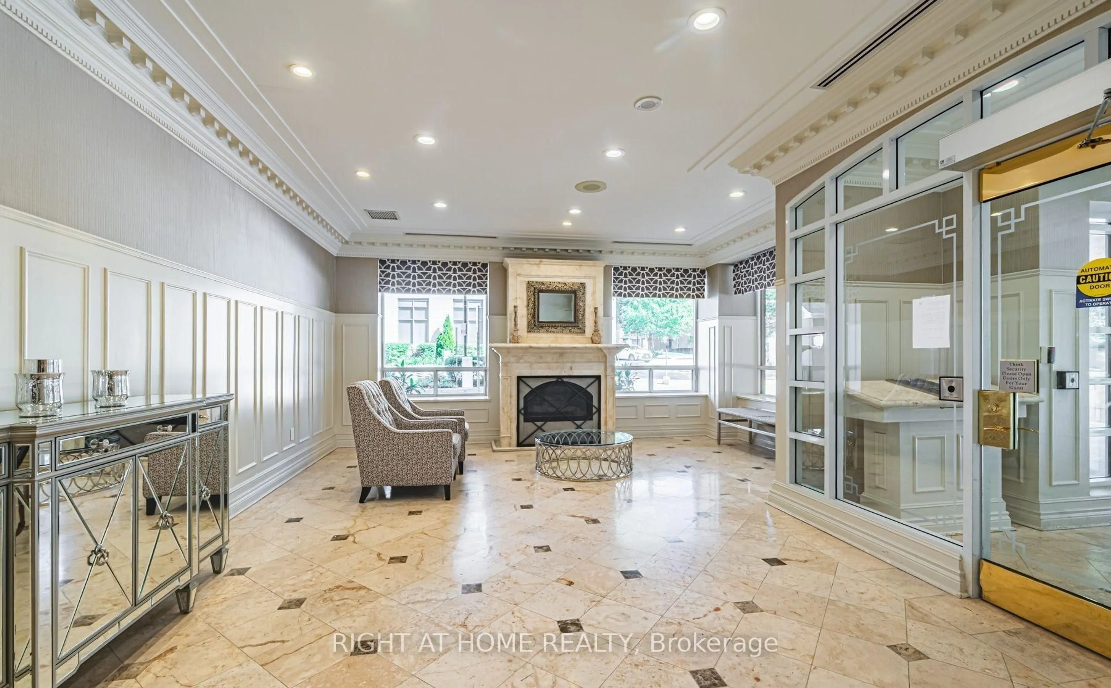 Indoor foyer for 88 Grandview Way #905, Toronto Ontario M2N 6V6