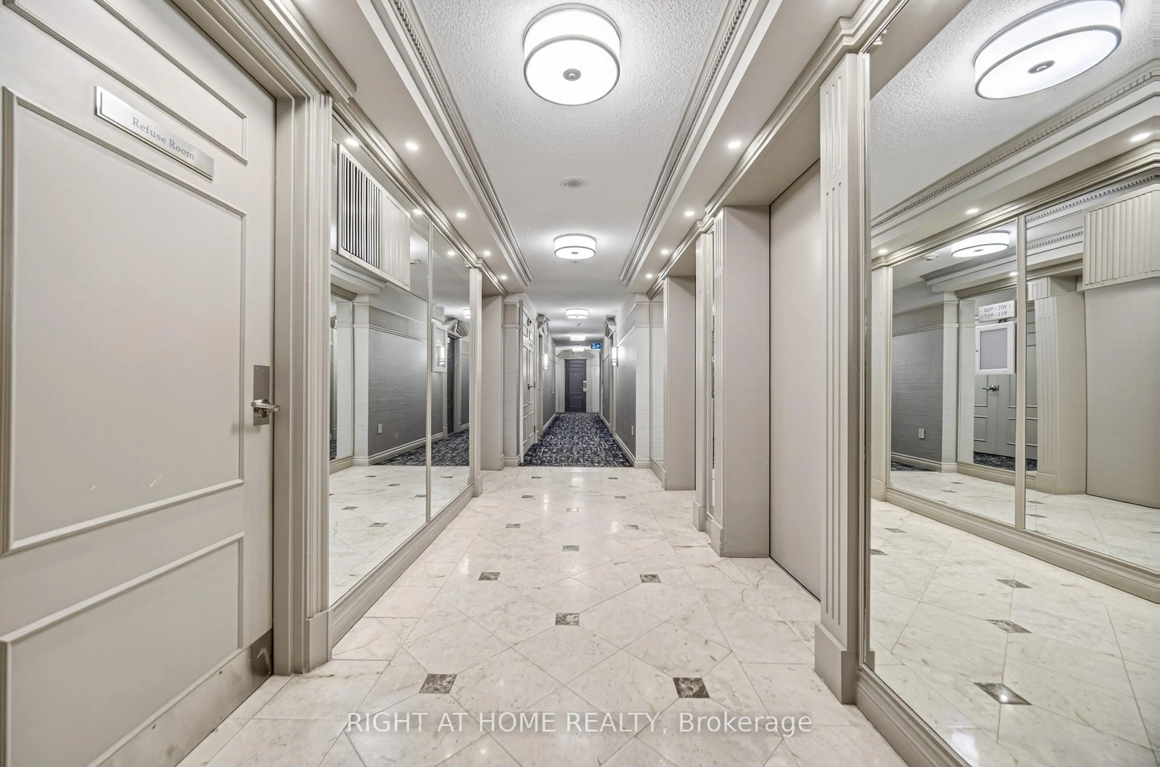Indoor foyer for 88 Grandview Way #905, Toronto Ontario M2N 6V6