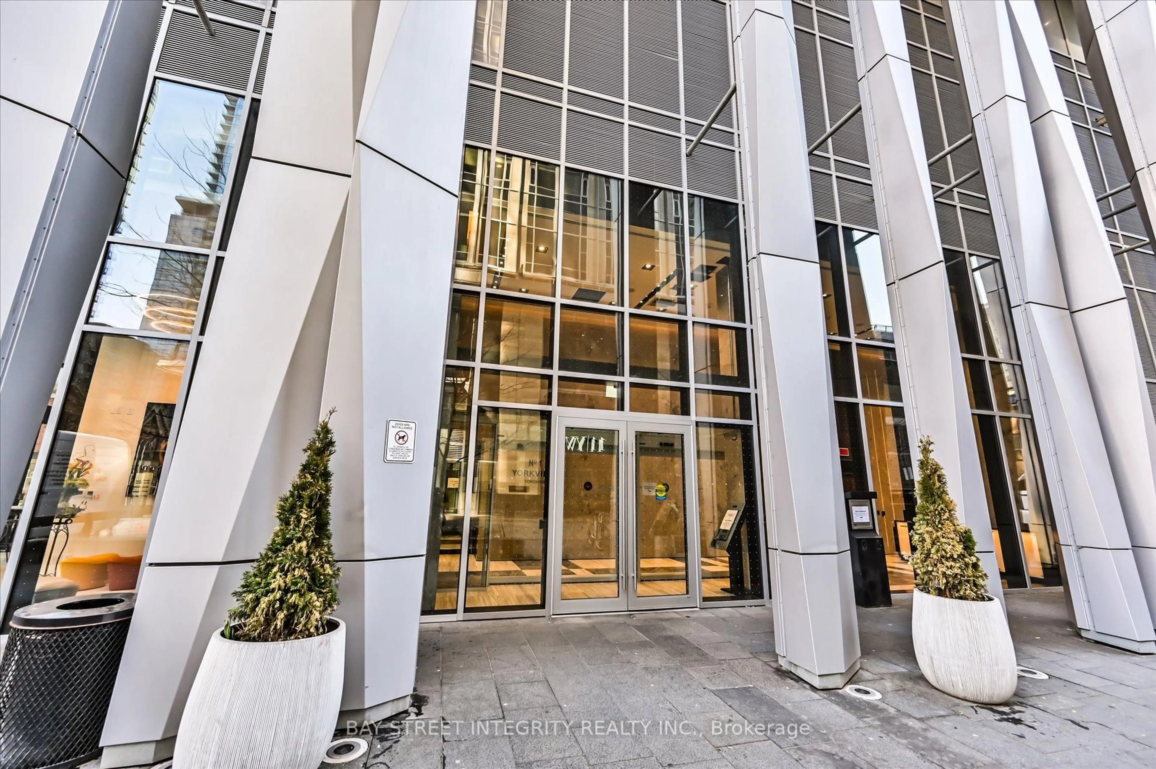 Indoor foyer for 1 Yorkville Ave #3208, Toronto Ontario M4W 0B1