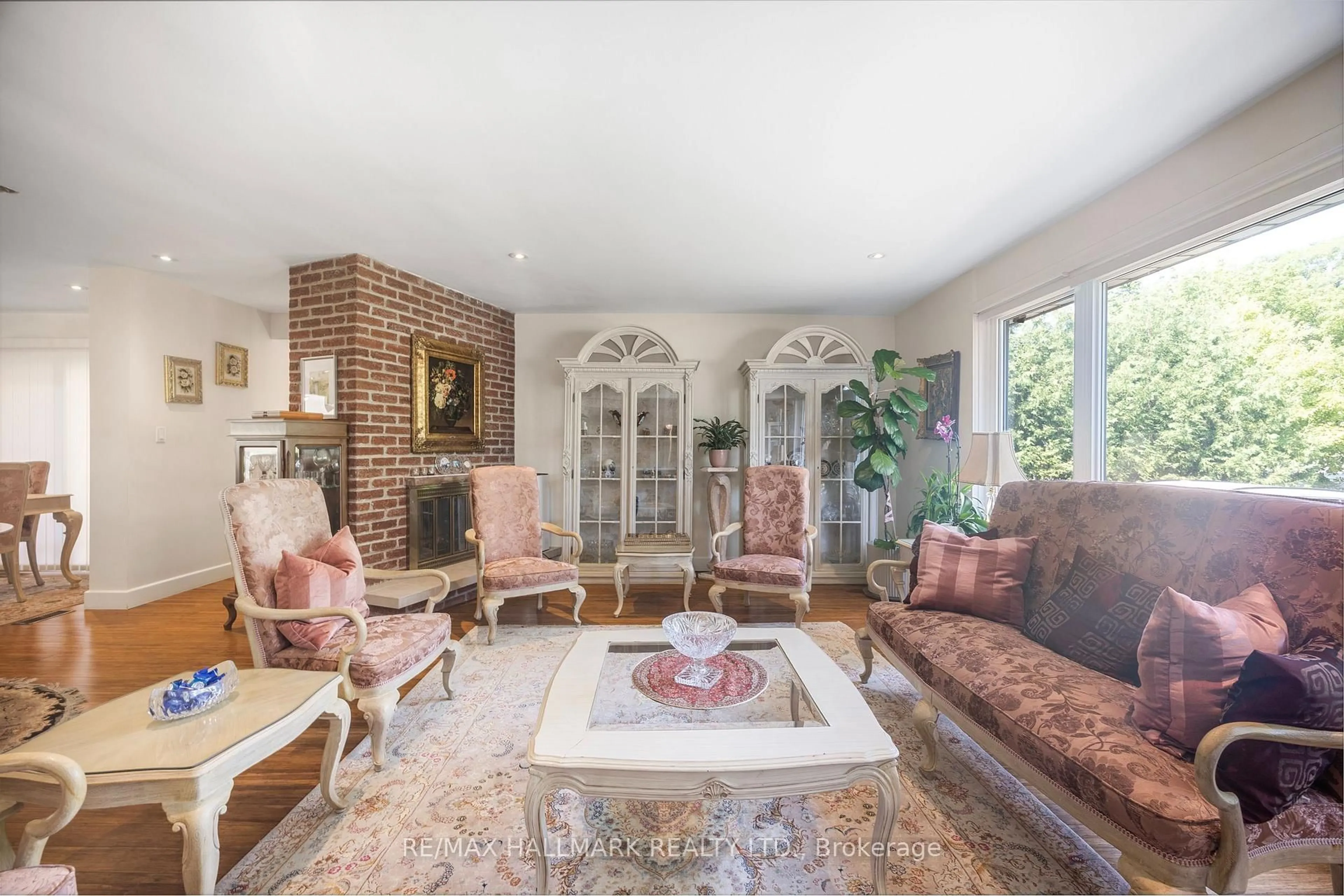 Living room with furniture, ceramic/tile floor for 19 Talwood Dr, Toronto Ontario M3B 2P4