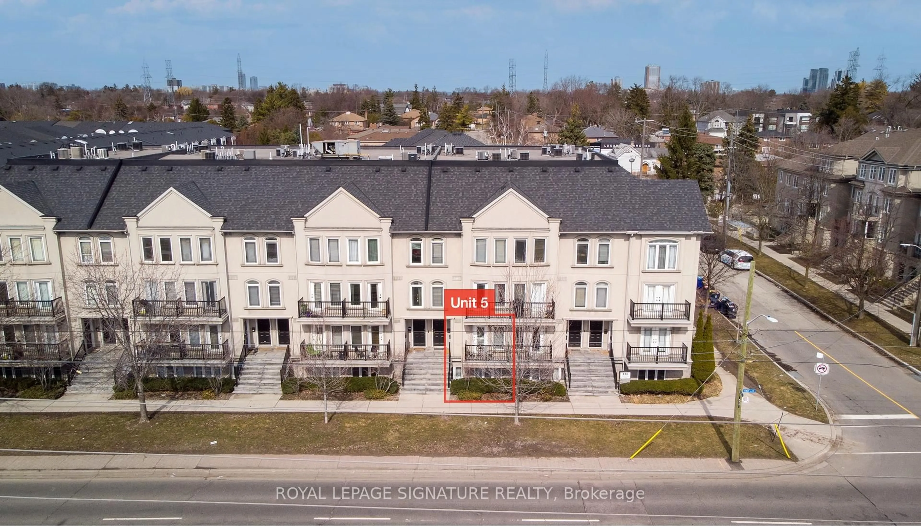A pic from outside/outdoor area/front of a property/back of a property/a pic from drone, street for 118 Finch Ave #Th 5, Toronto Ontario M2N 7G2