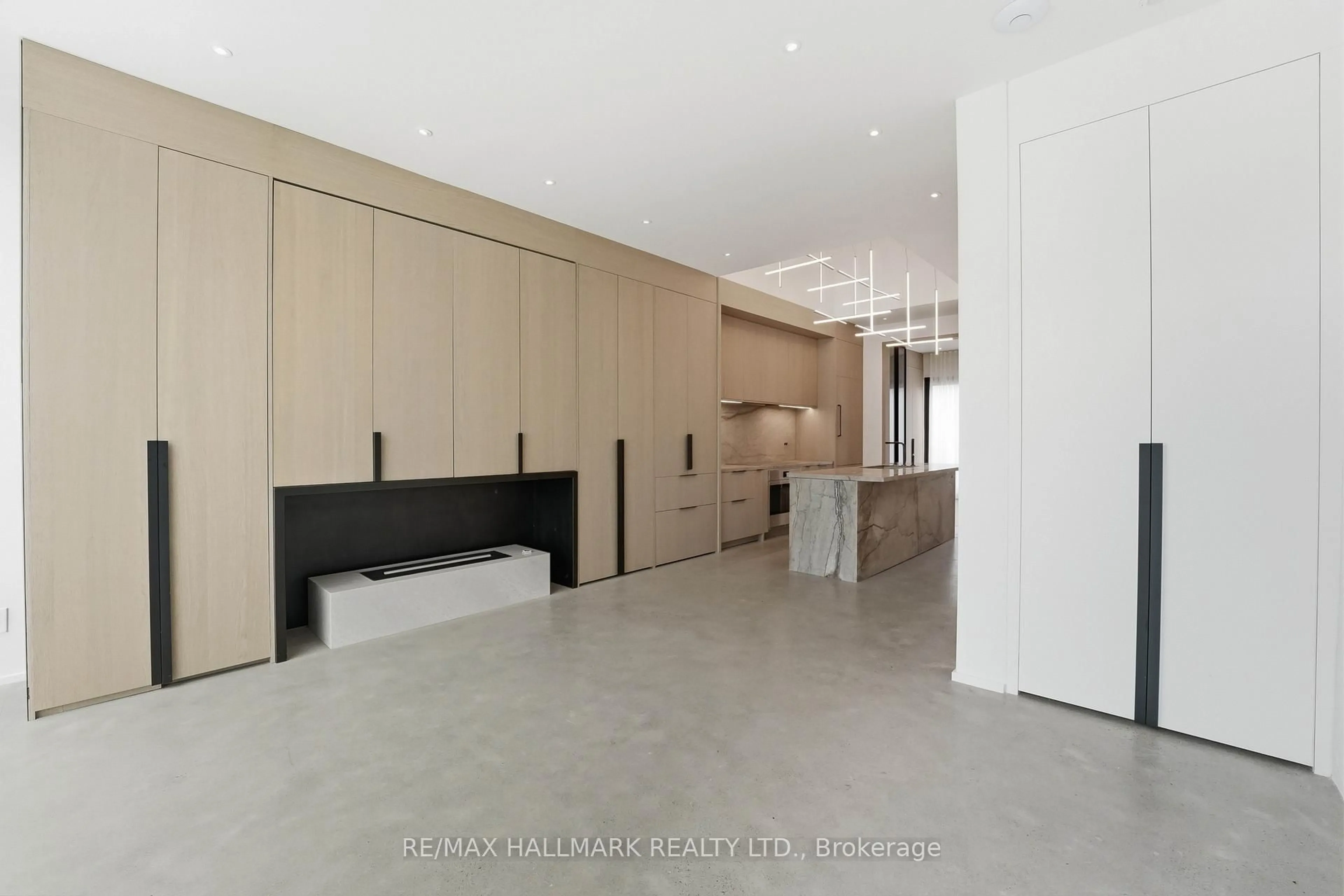 Indoor foyer for 48 Shaftesbury Ave, Toronto Ontario M4T 1A2