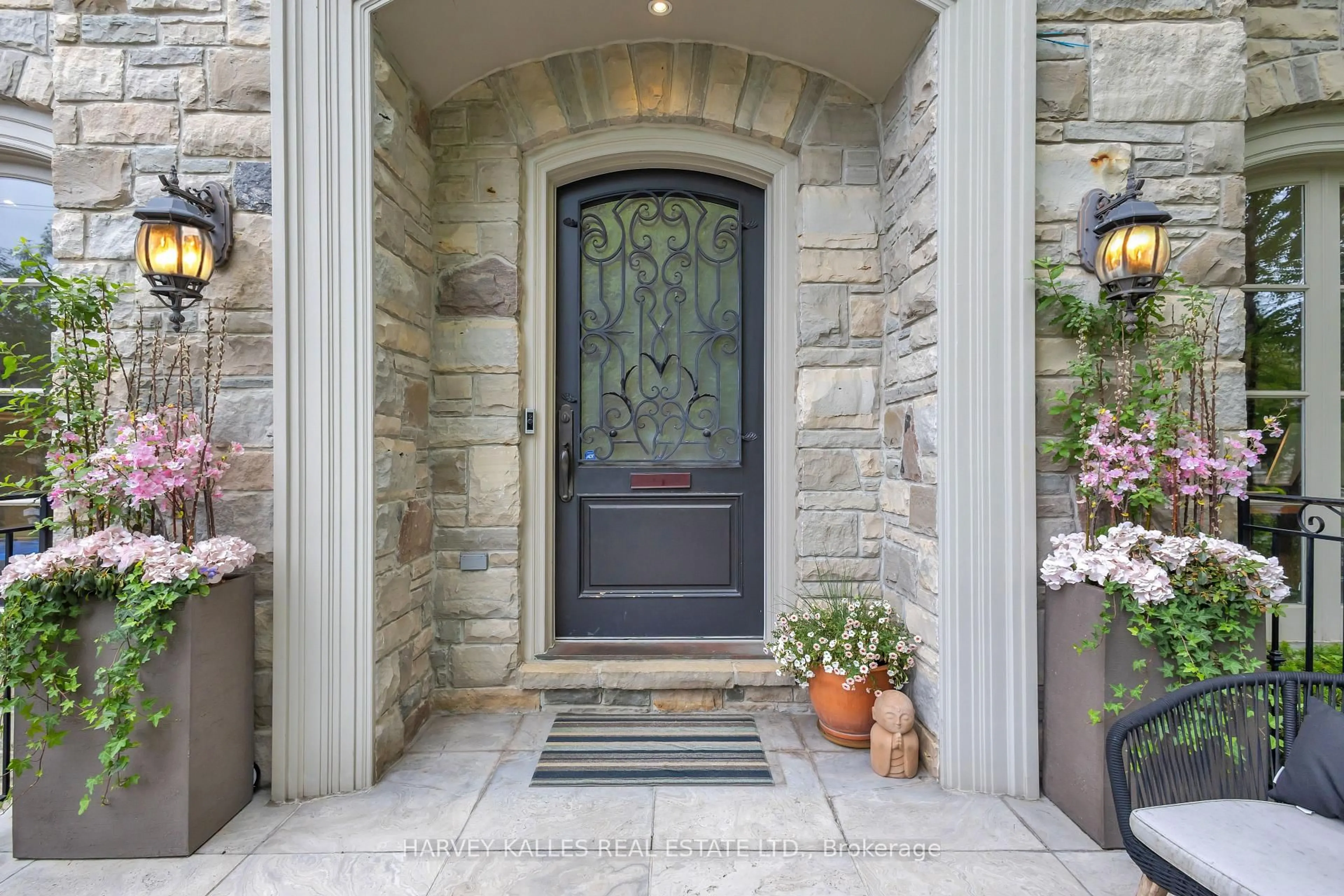 Indoor entryway for 62 Glengowan Rd, Toronto Ontario M4N 1G4